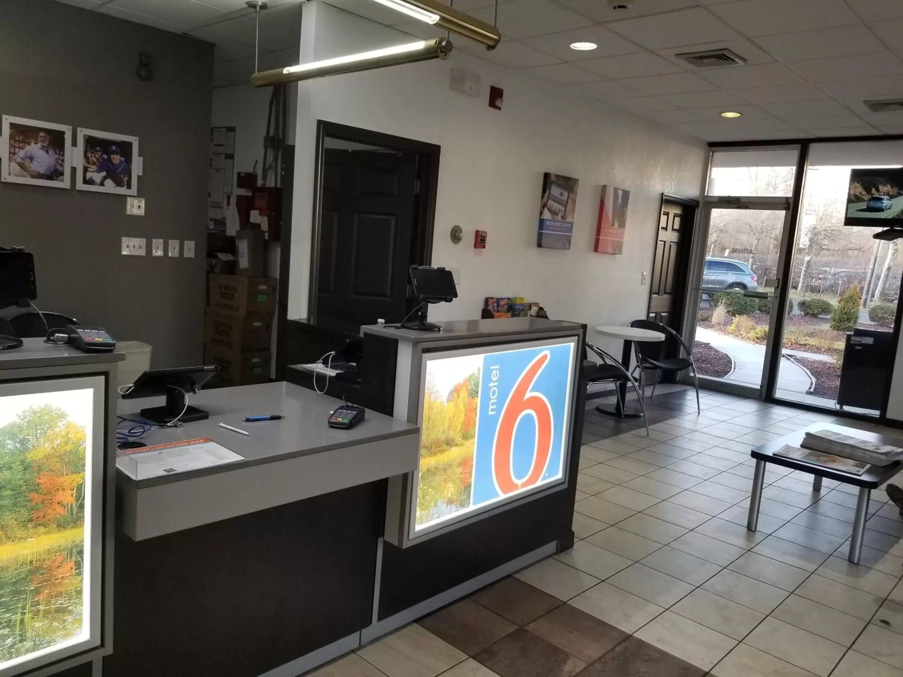 Lobby/Reception in Motel 6-Lawrenceville, NJ