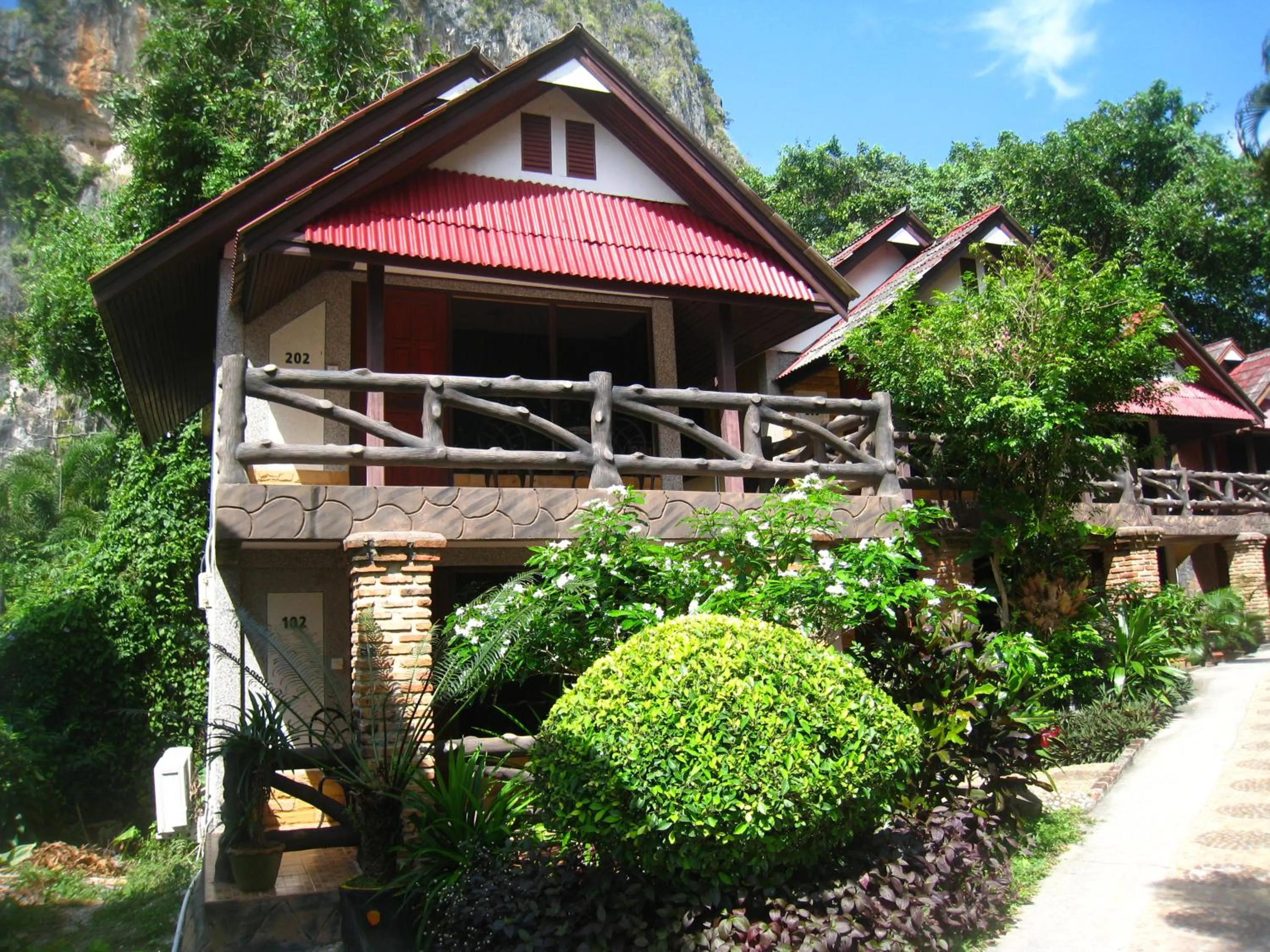 Photo of the whole room in Railay Viewpoint Resort