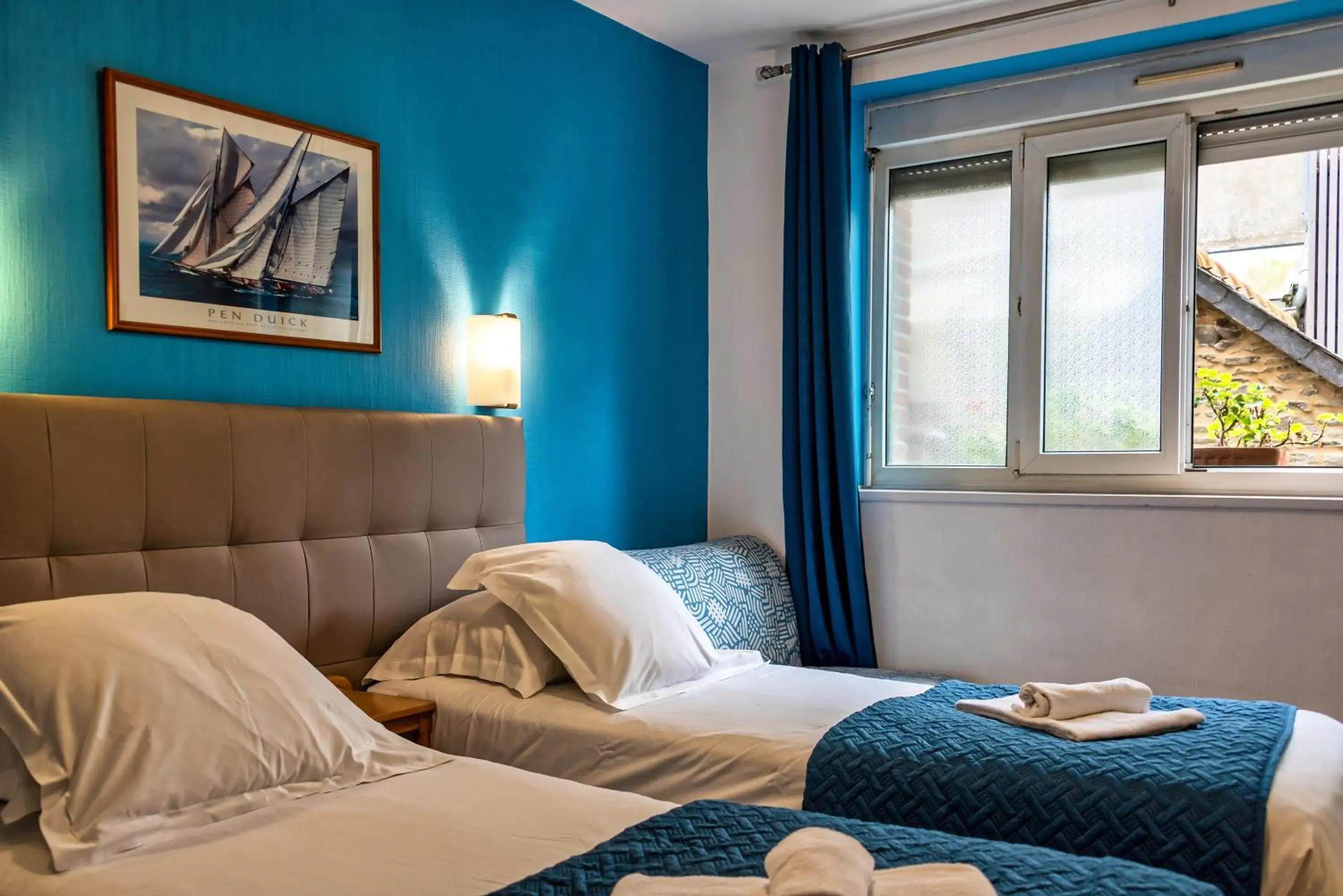 Bedroom, Bed in Hotel La Voilerie Cancale bord de mer
