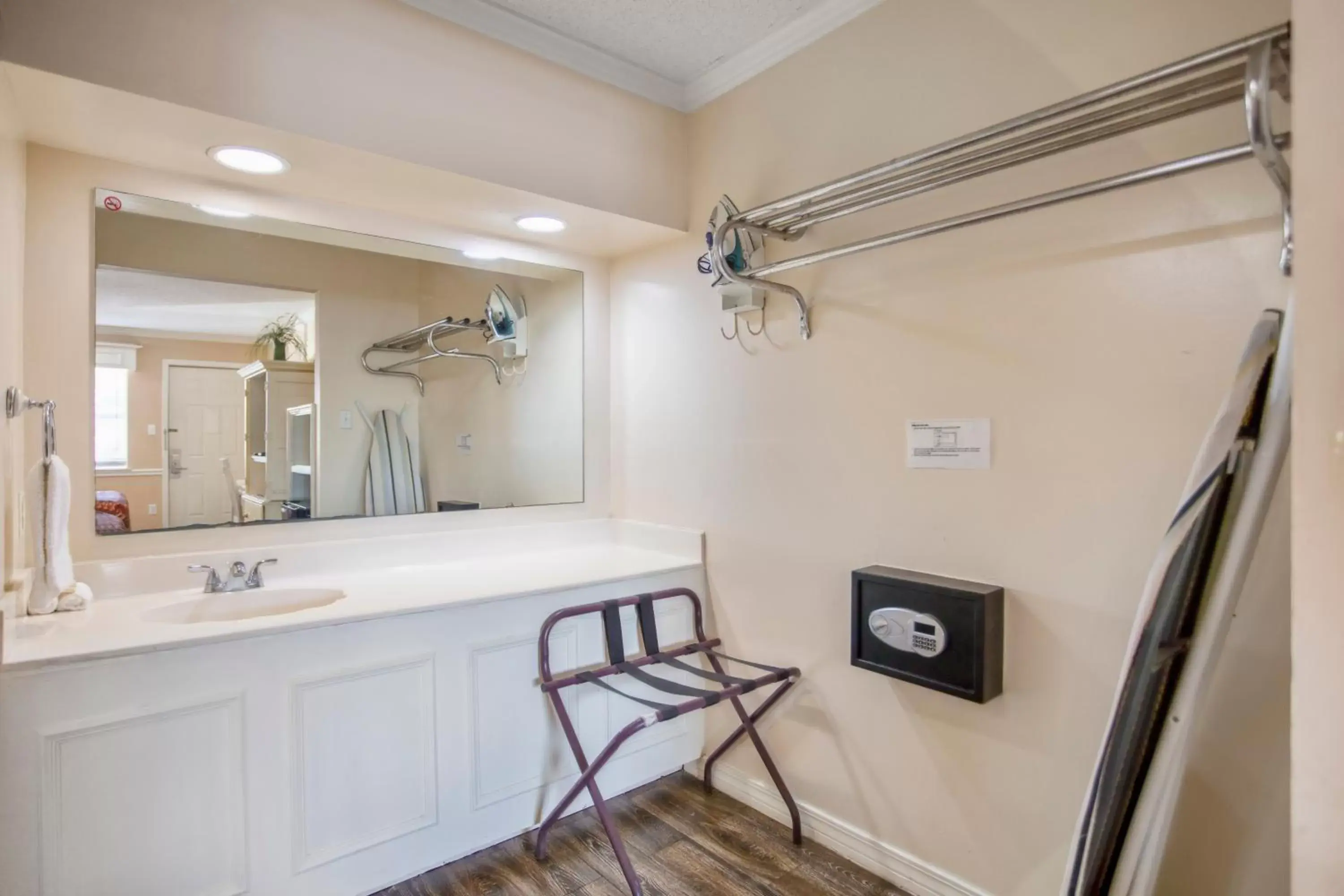 Bathroom in Edgewater Inn - Biloxi Beach