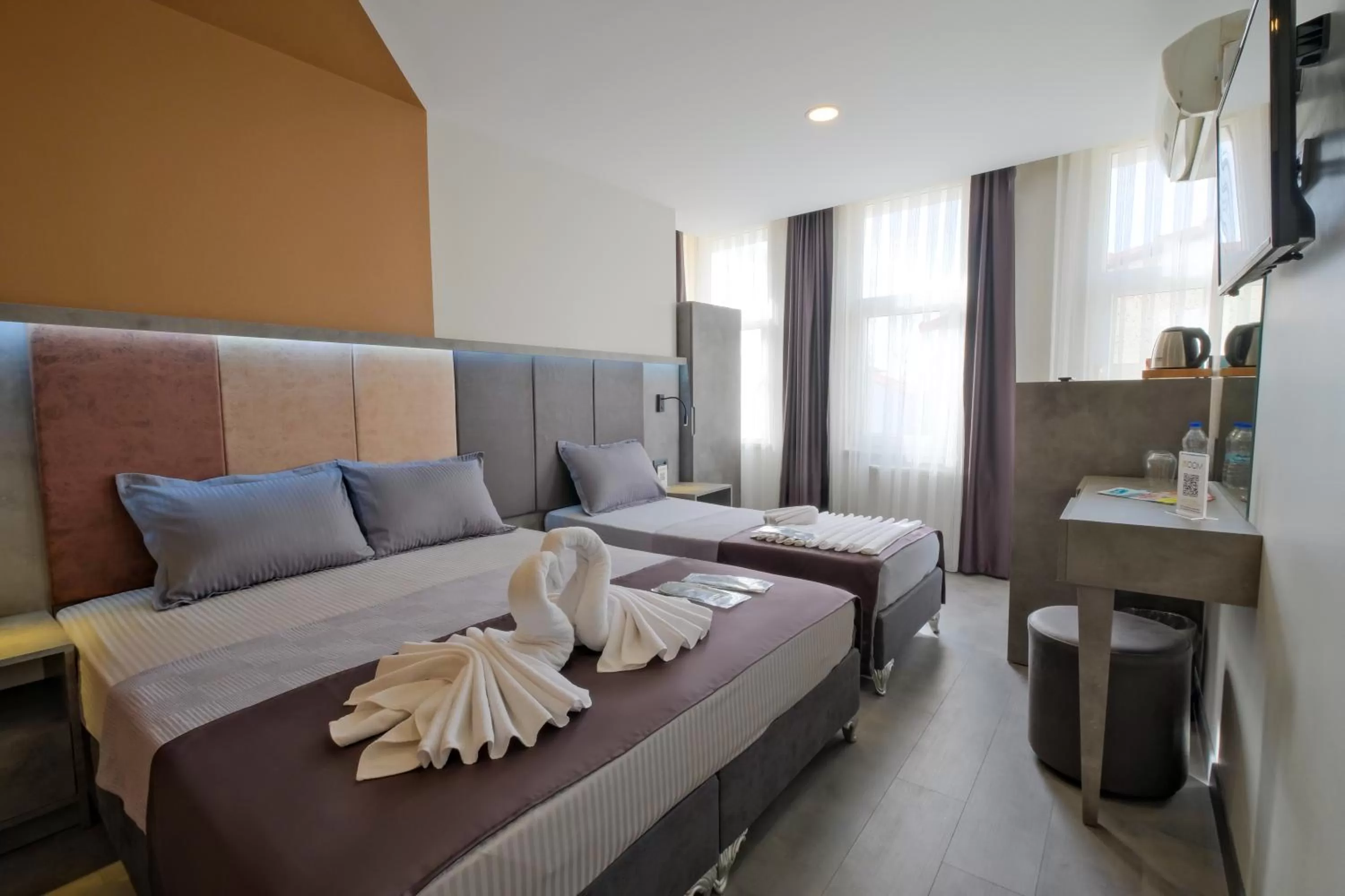 Bed in The Queen Hotel