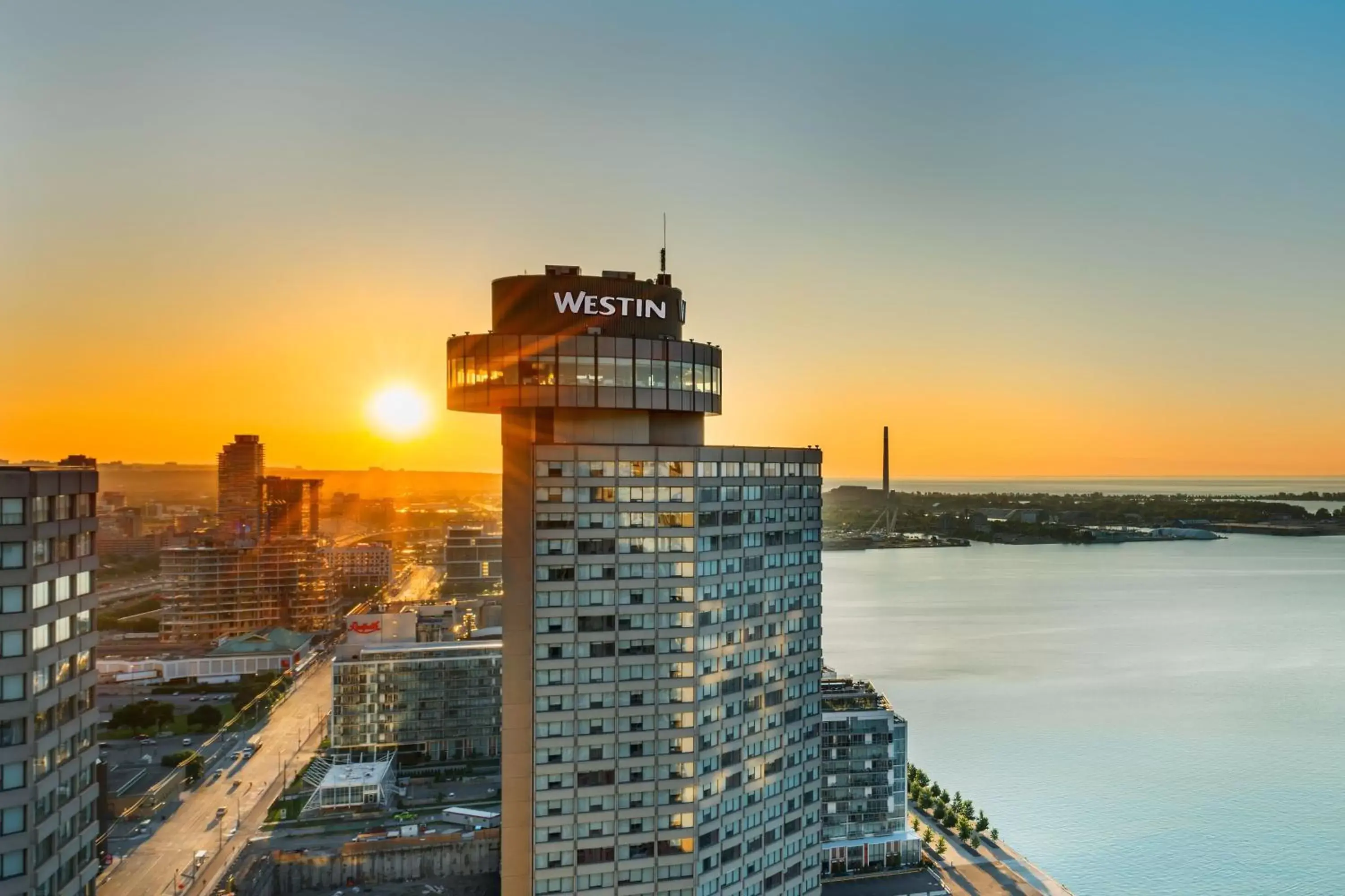 Property building, Sunrise/Sunset in The Westin Harbour Castle, Toronto