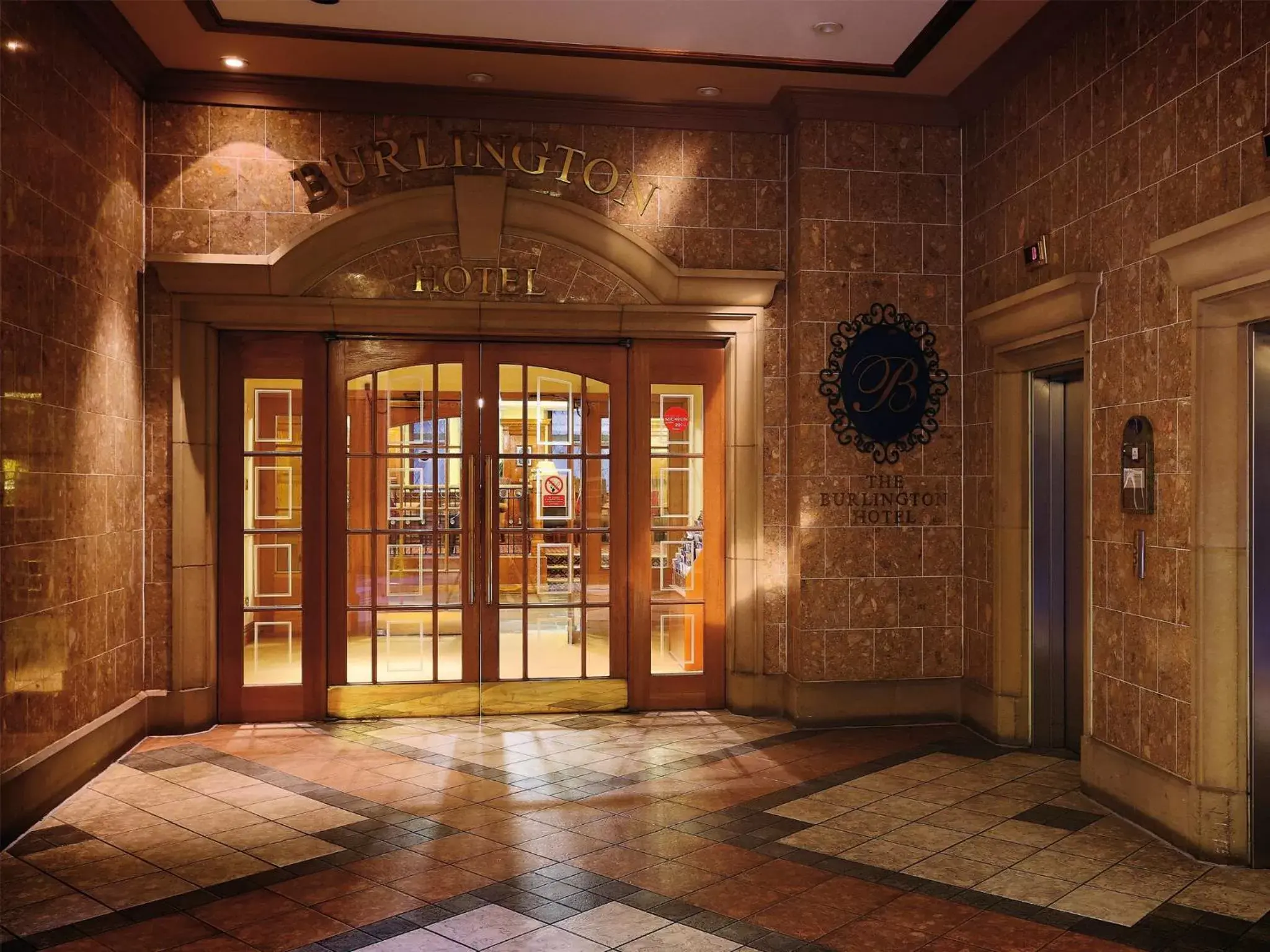 Facade/entrance in Macdonald Burlington Hotel