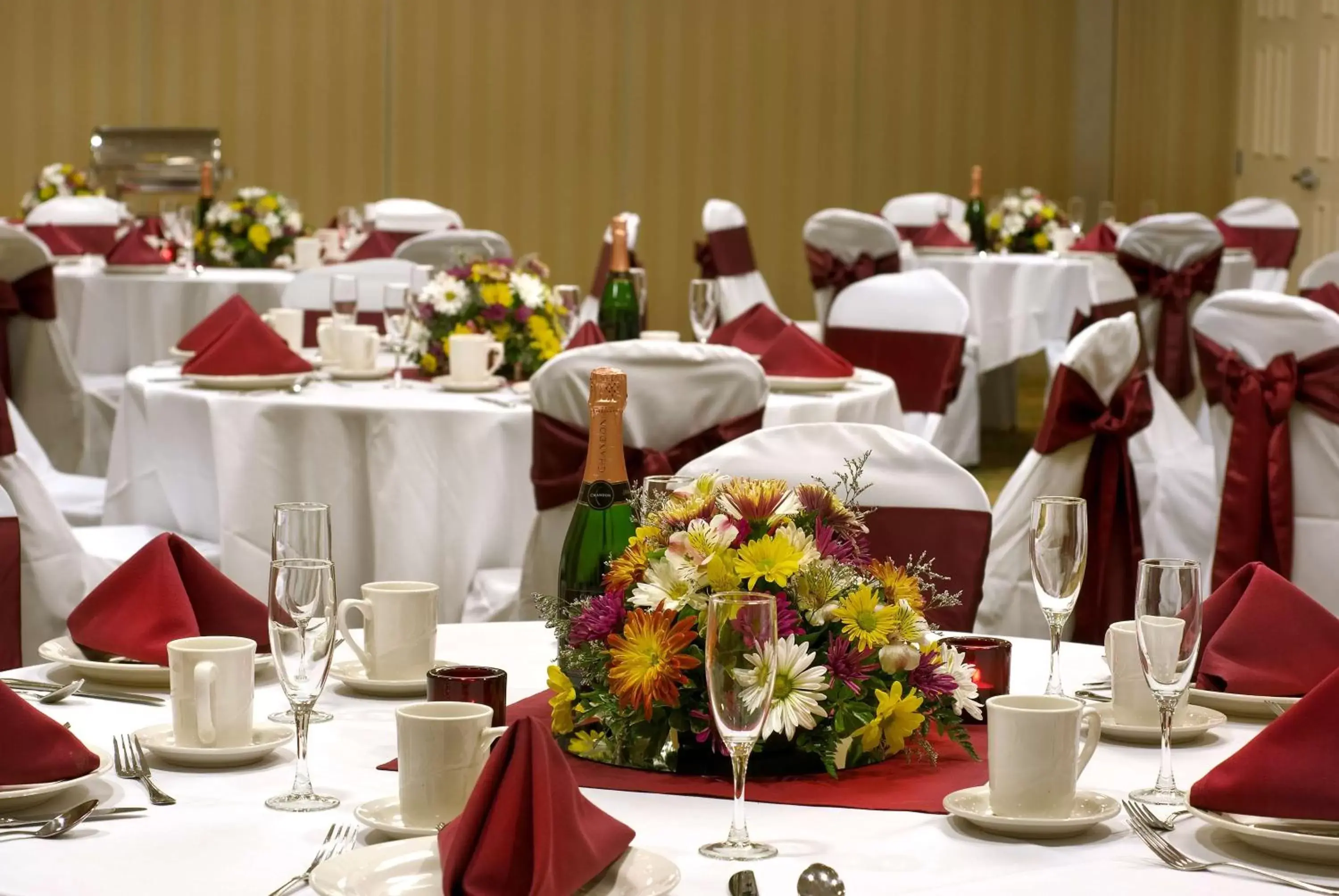 Meeting/conference room, Restaurant/Places to Eat in Hilton Garden Inn Sacramento Elk Grove