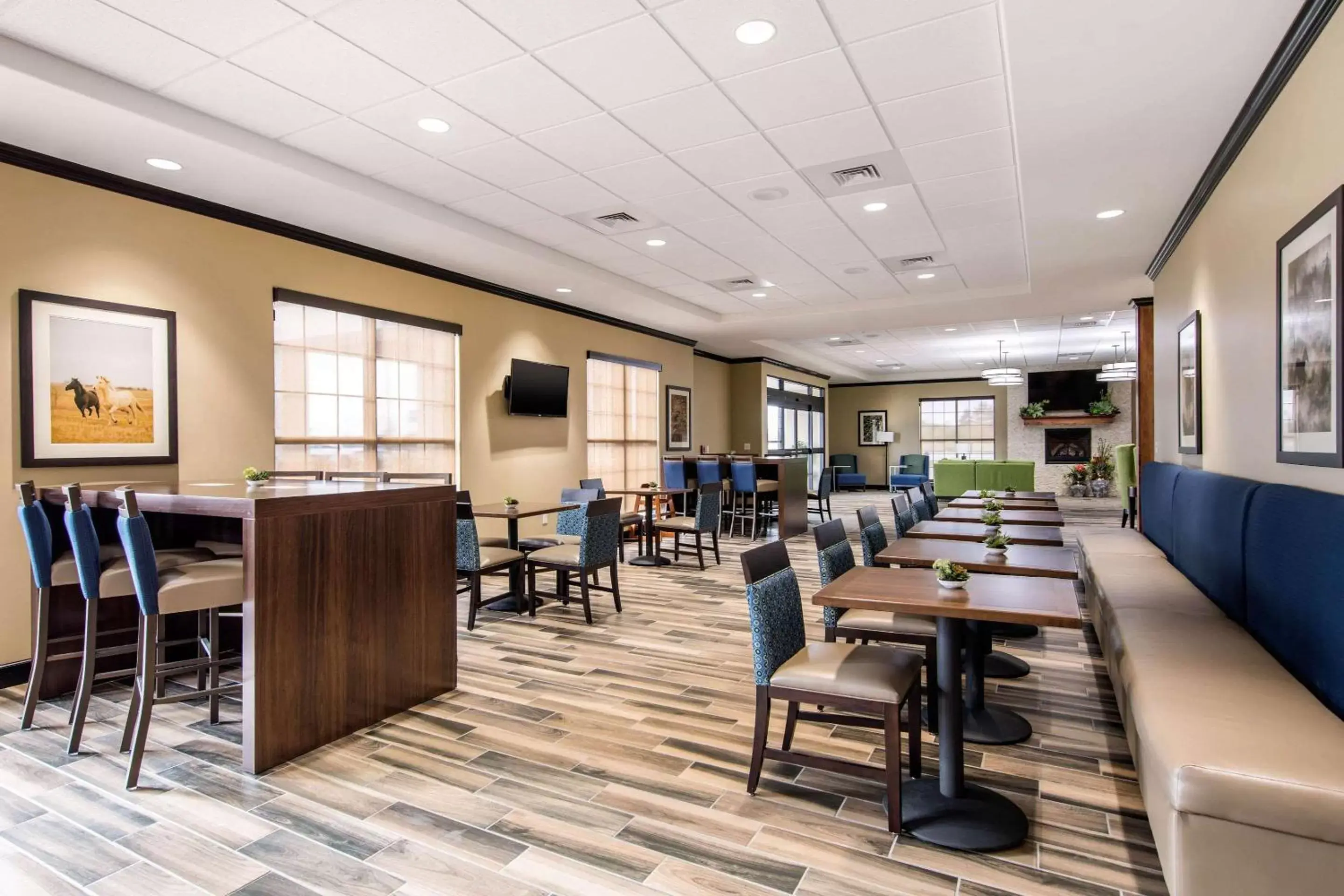 Restaurant/Places to Eat in Comfort Suites