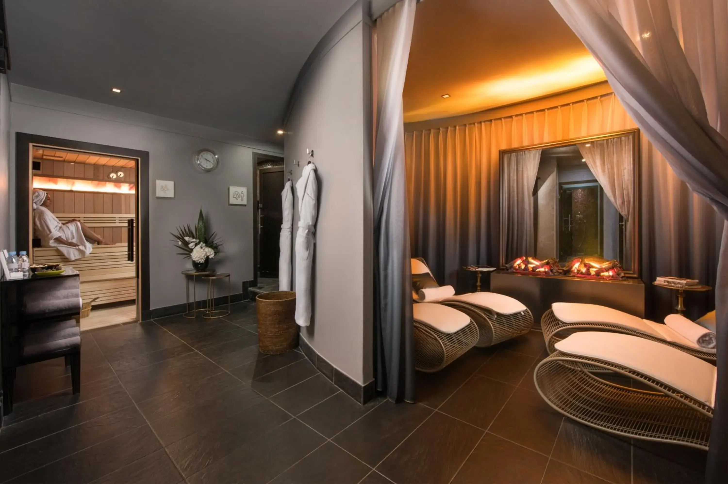 Massage, Bed in Hotel Barriere Le Fouquet's