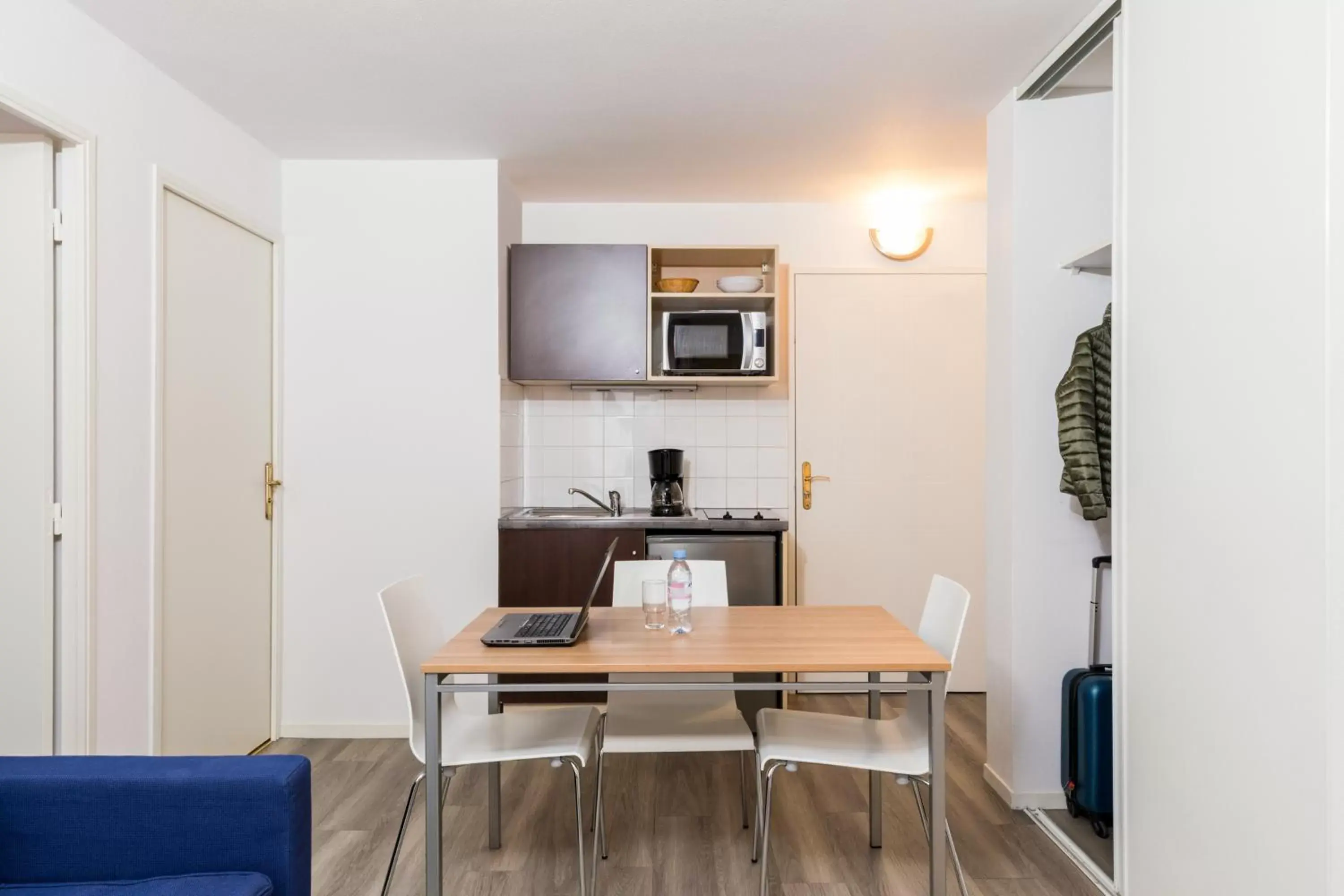 Living room, Dining Area in Aparthotel Adagio Access Paris Clamart
