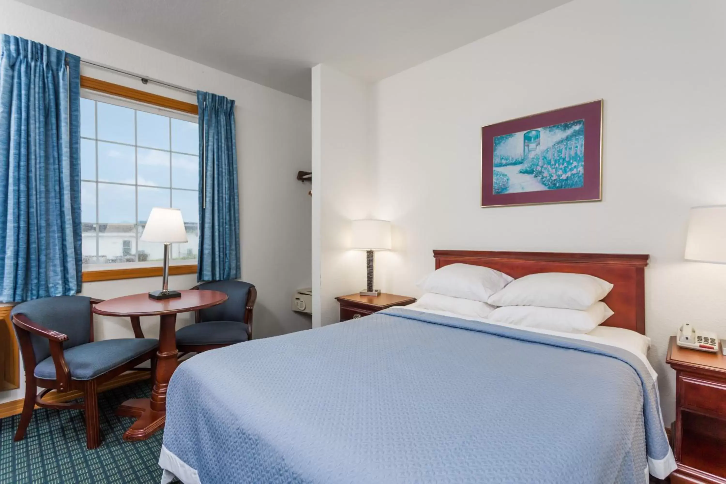 Bed in Days Inn by Wyndham Kill Devil Hills Oceanfront - Wilbur