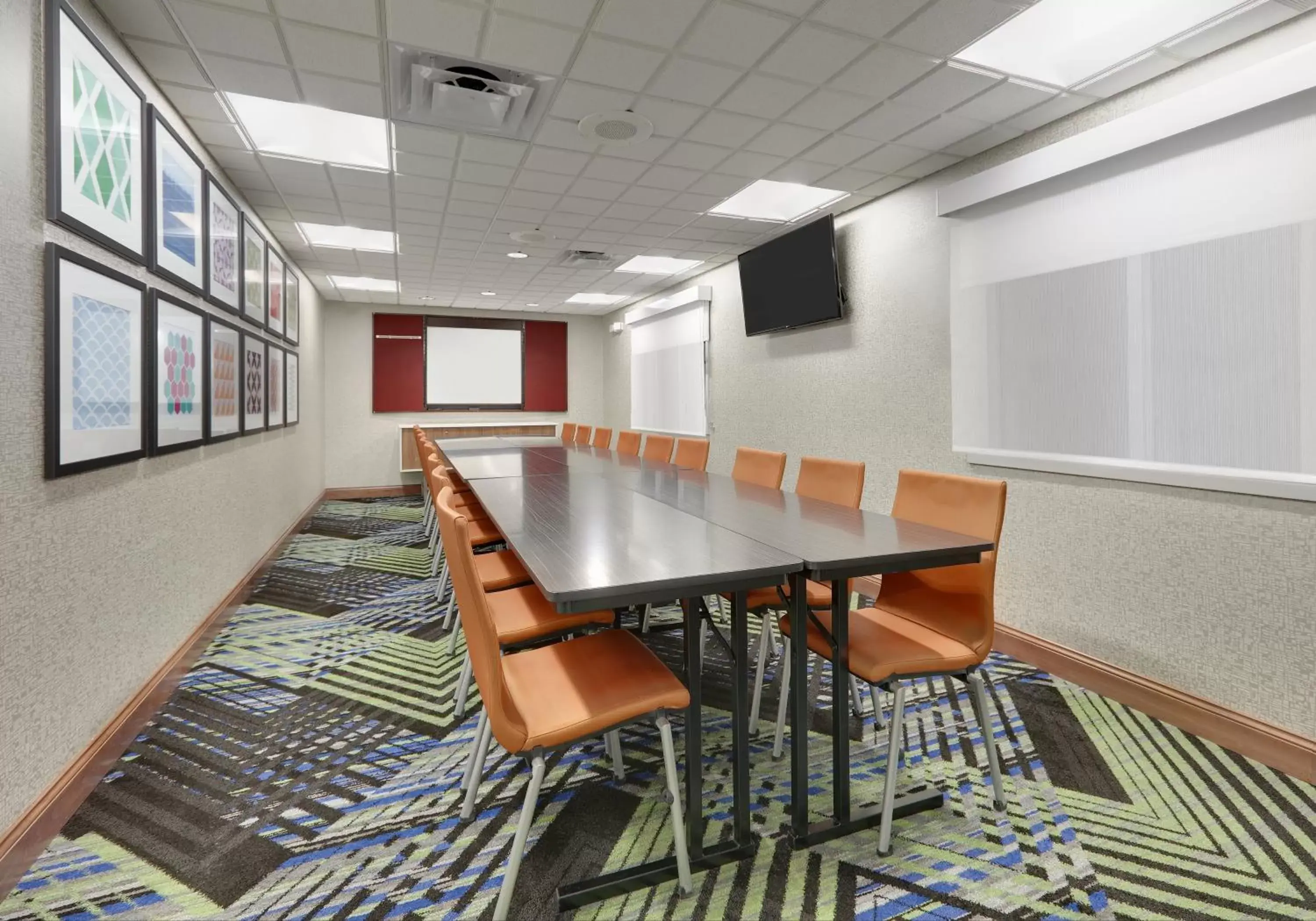 Meeting/conference room in Holiday Inn Express & Suites Mitchell, an IHG Hotel