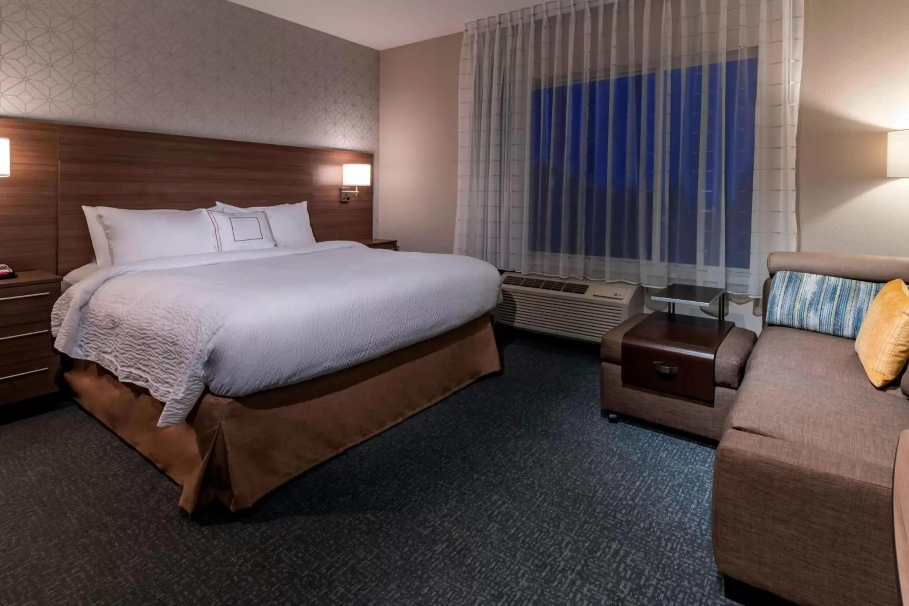 Bedroom, Bed in TownePlace Suites by Marriott Leavenworth