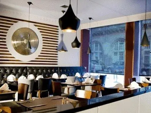 Restaurant/Places to Eat in Artto Hotel