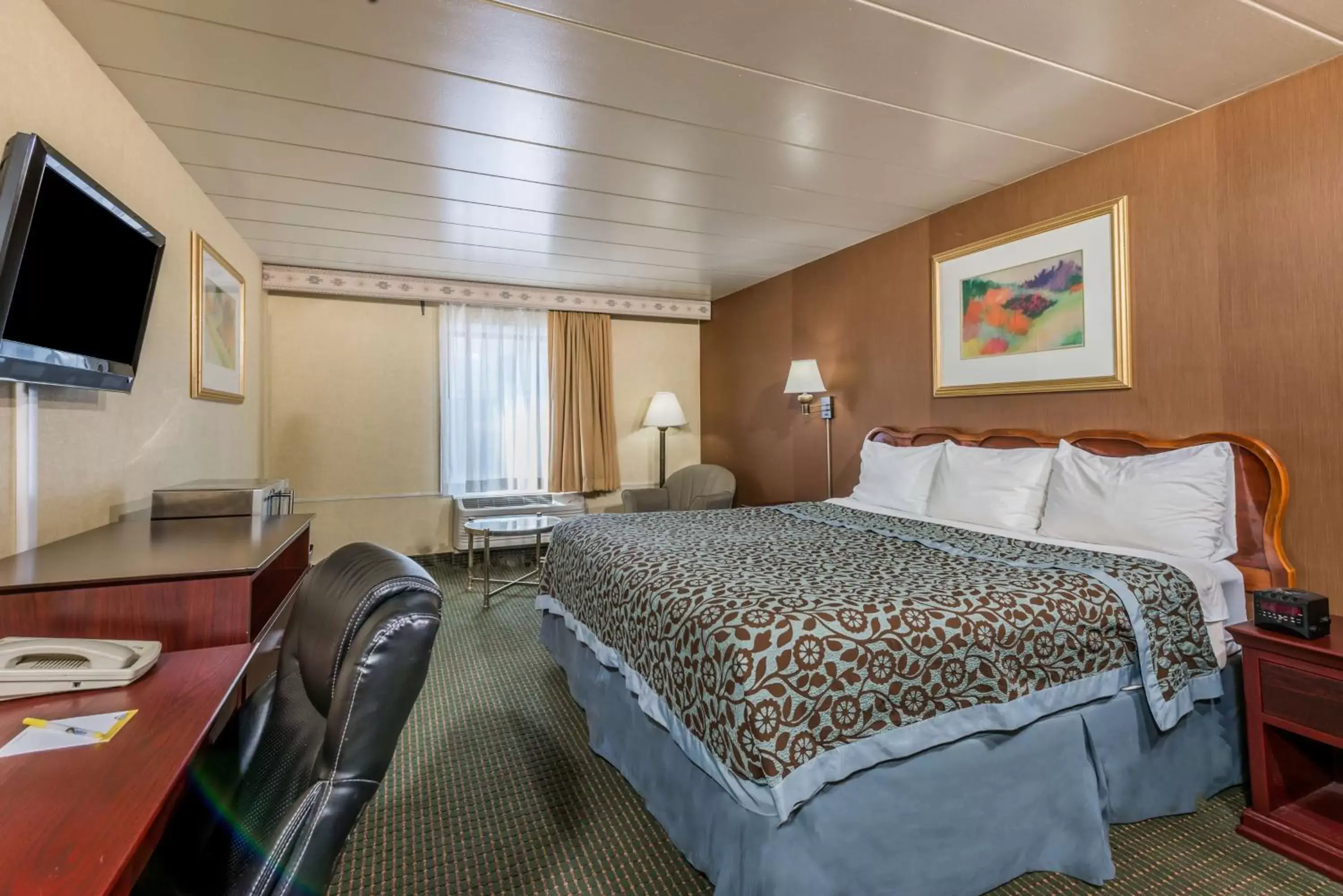 Photo of the whole room, Bed in Days Inn by Wyndham Pittsburgh Photo of the whole room, Bed in Days Inn by Wyndham Pittsburgh