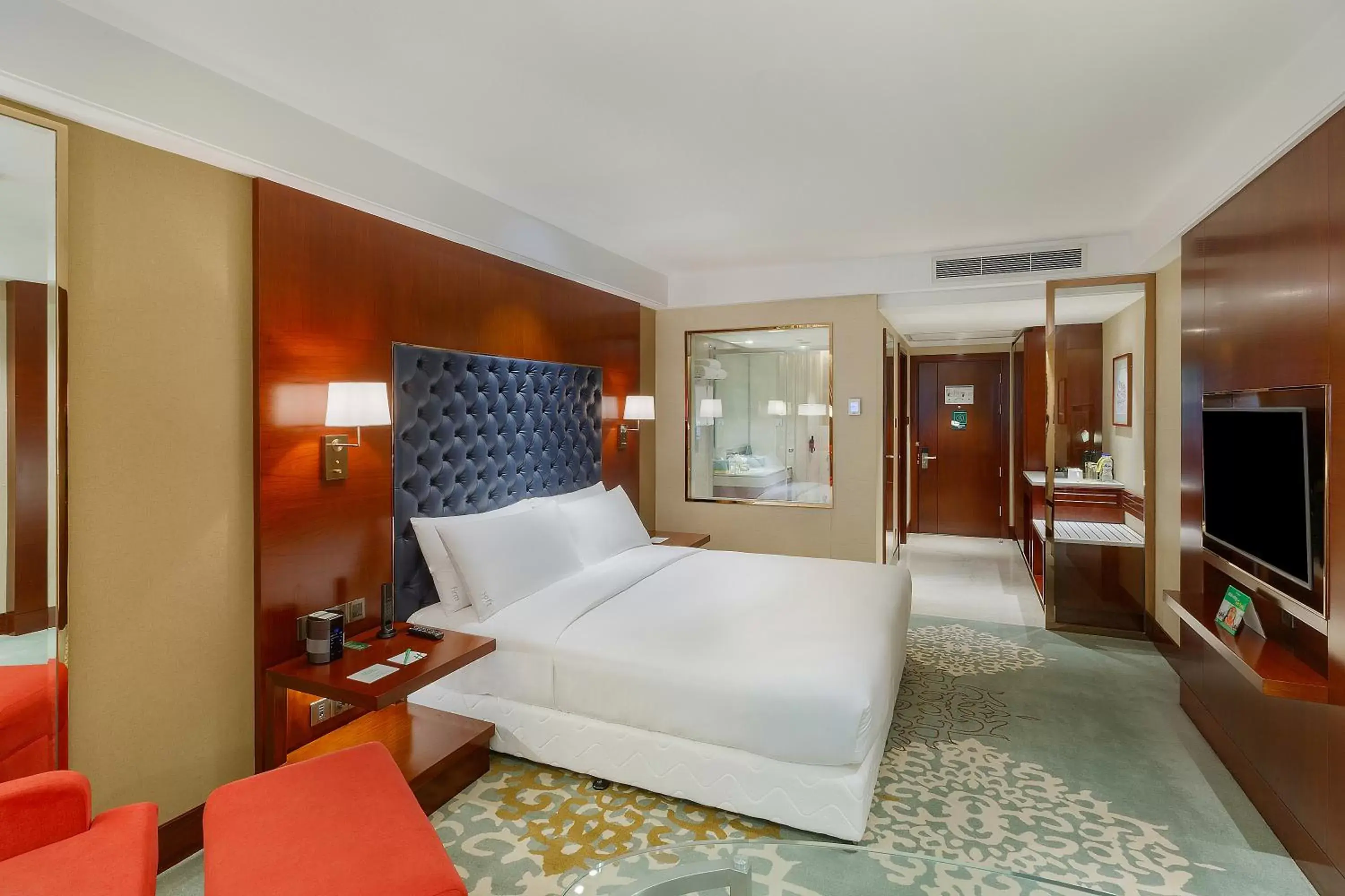 Bed in Holiday Inn Dhaka City Centre, an IHG Hotel