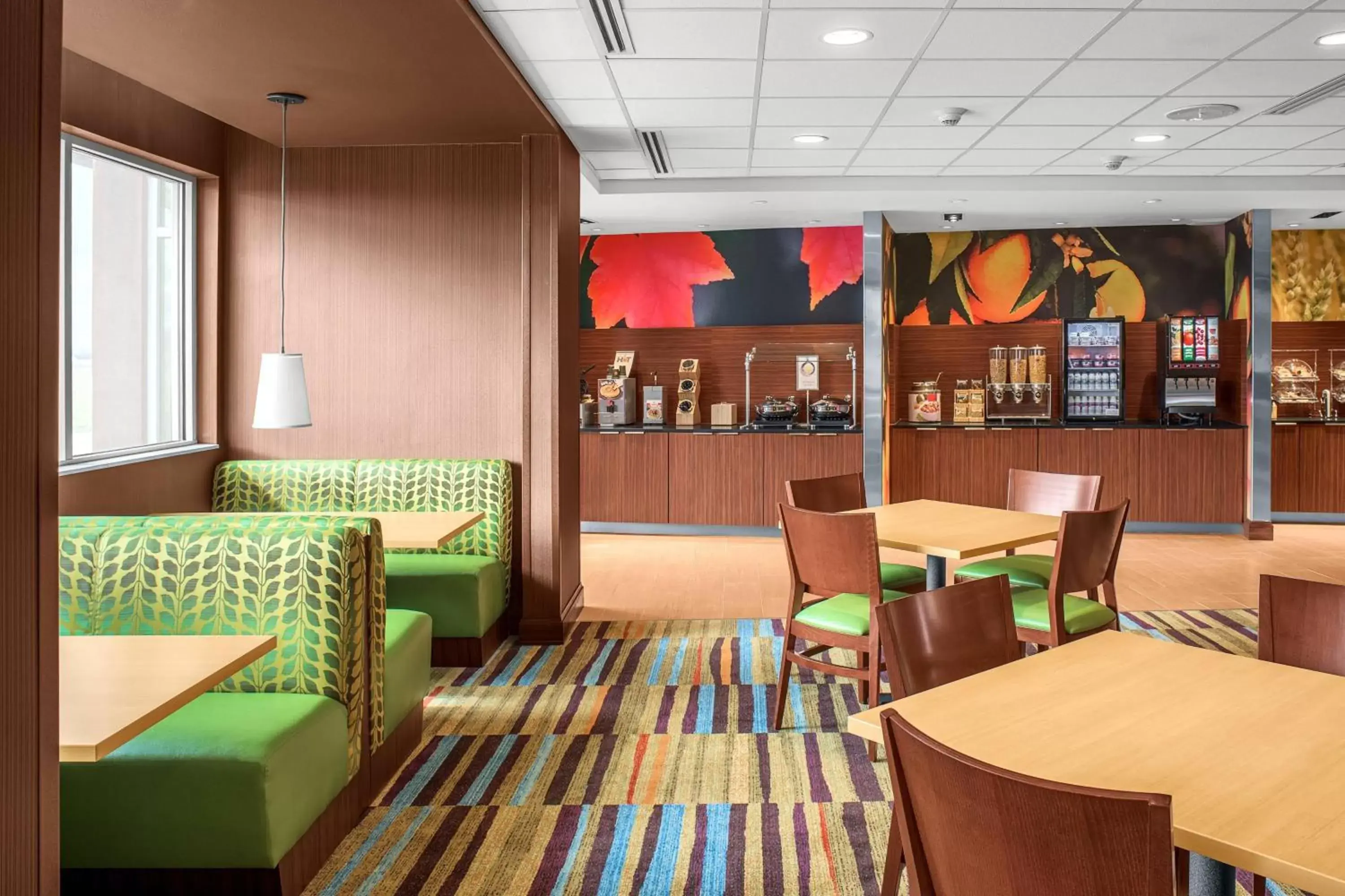 Breakfast, Lounge/Bar in Fairfield Inn & Suites by Marriott Memphis Marion, AR