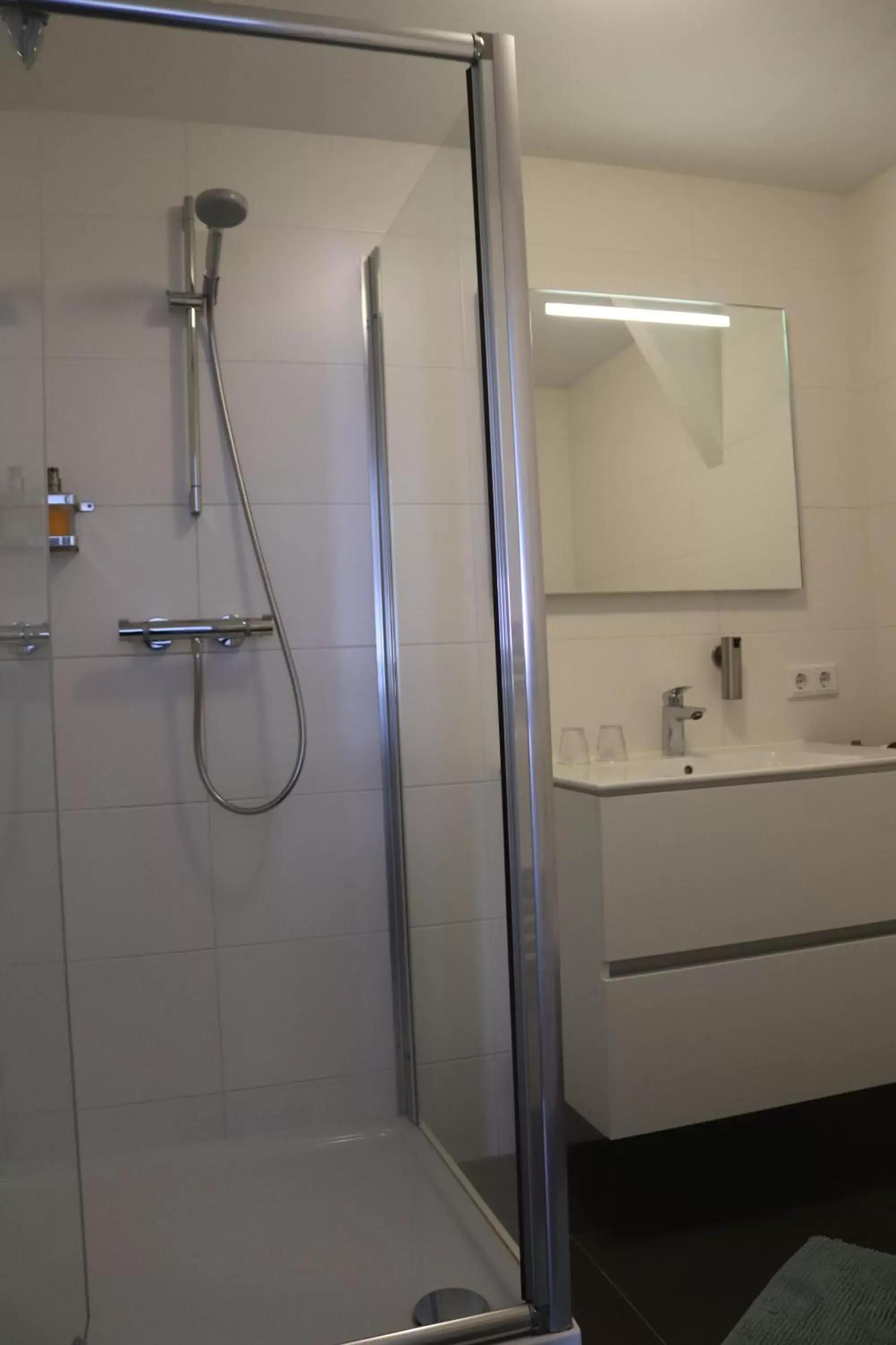 Bathroom in Het Wapen van Noordwijkerhout