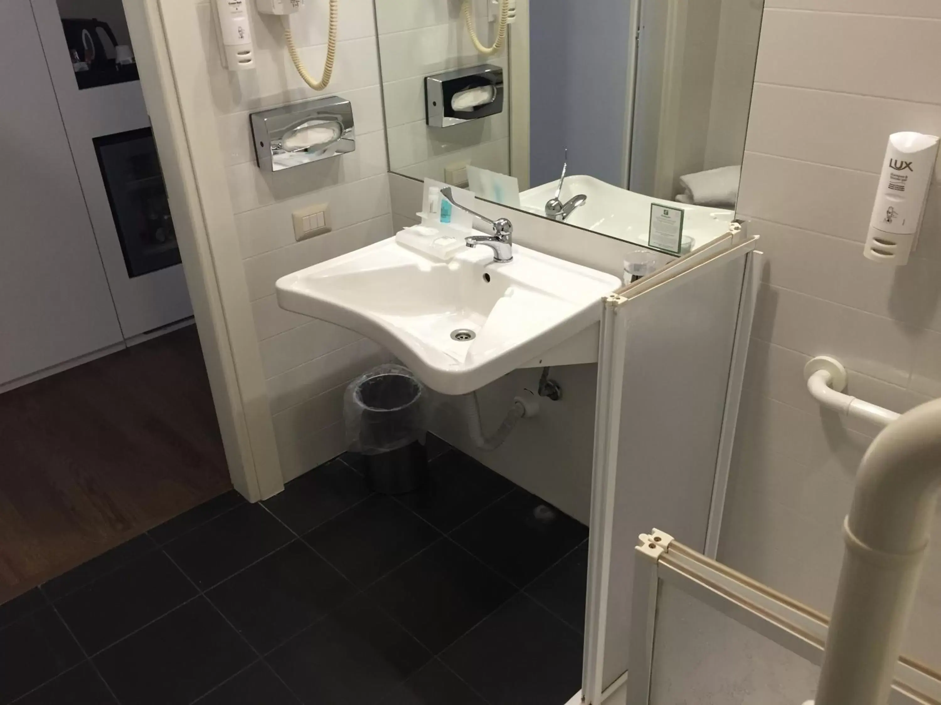 Photo of the whole room, Bathroom in Holiday Inn Genoa City, an IHG Hotel