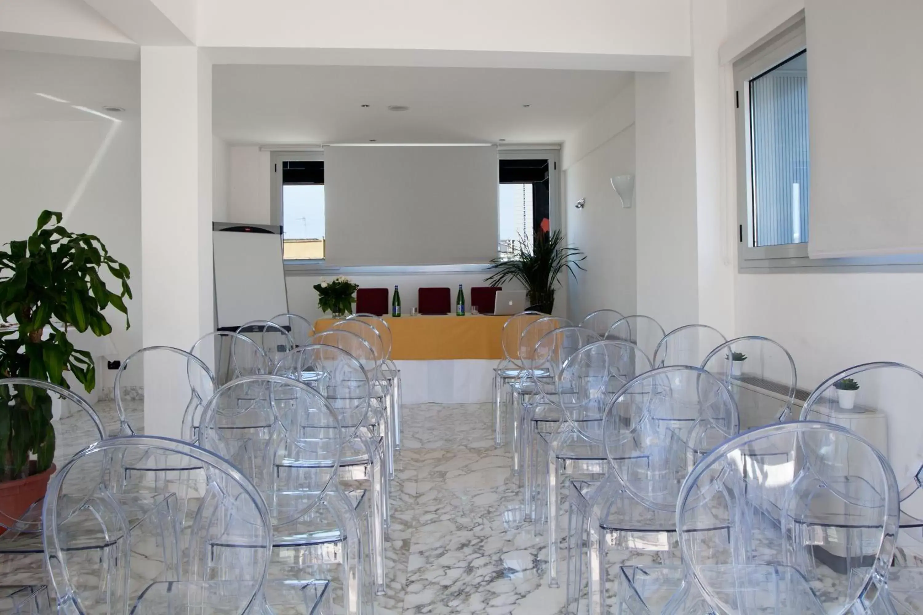 Business facilities in Hotel Naples