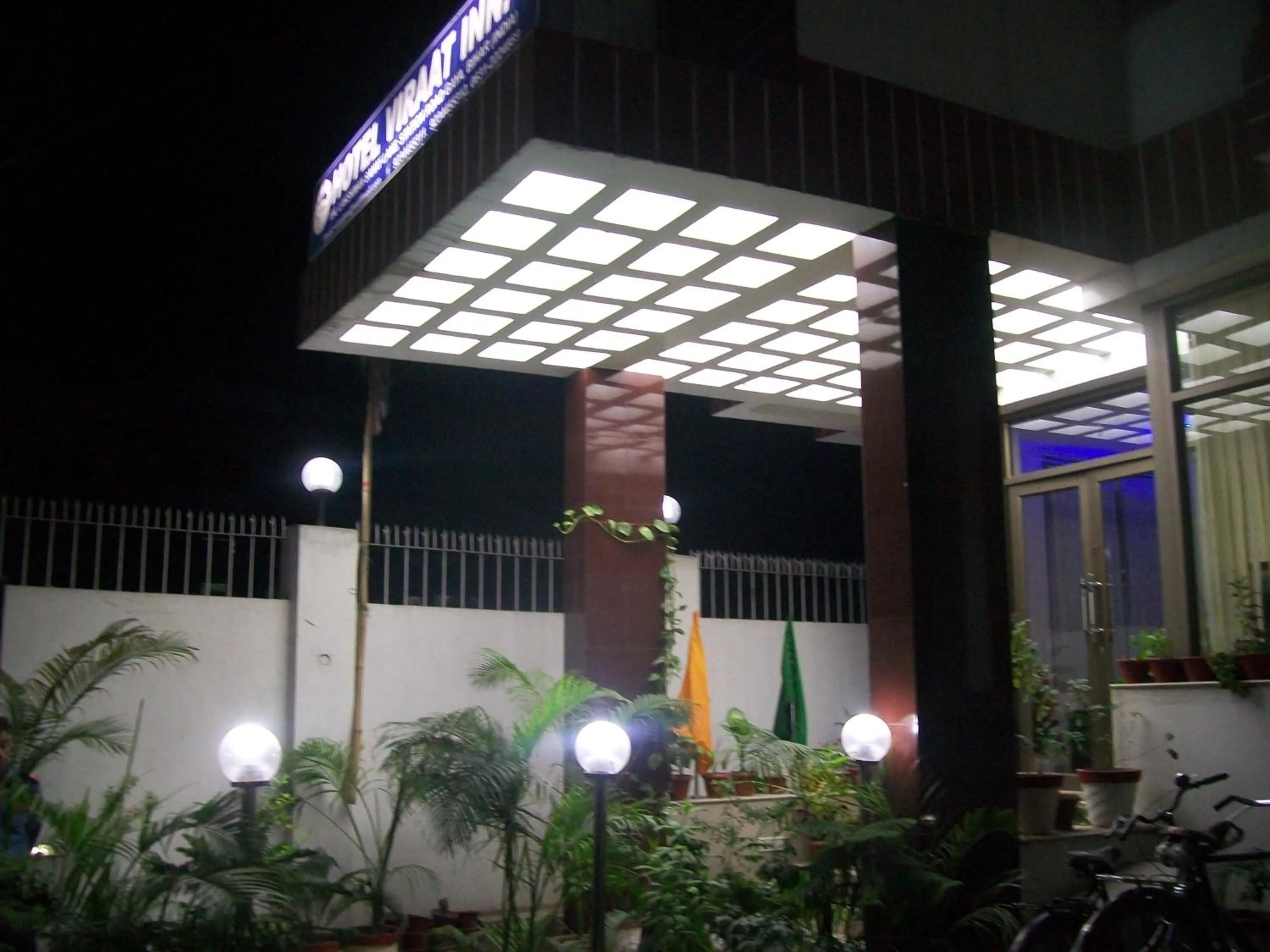 Facade/entrance in Hotel Viraat Inn