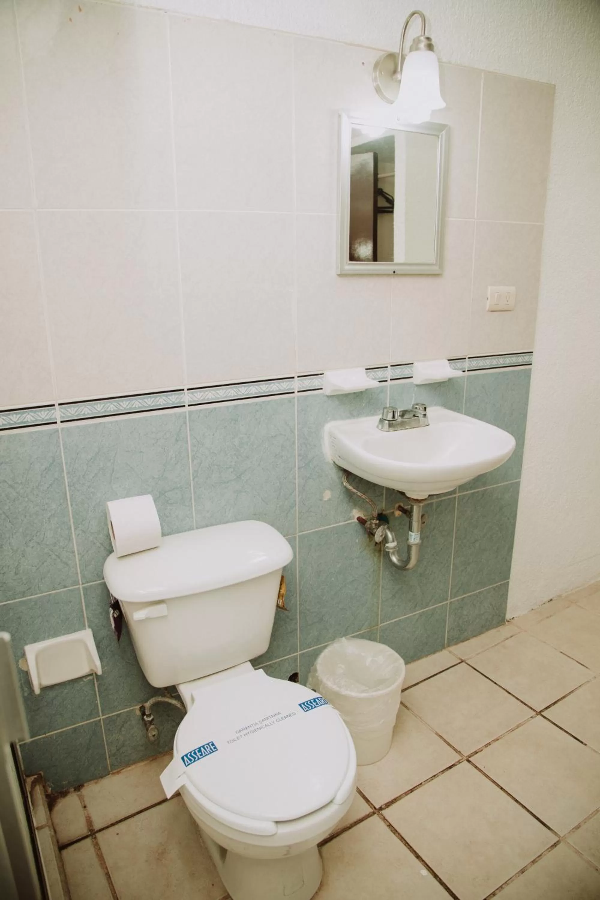 Toilet in Hotel Cervantino