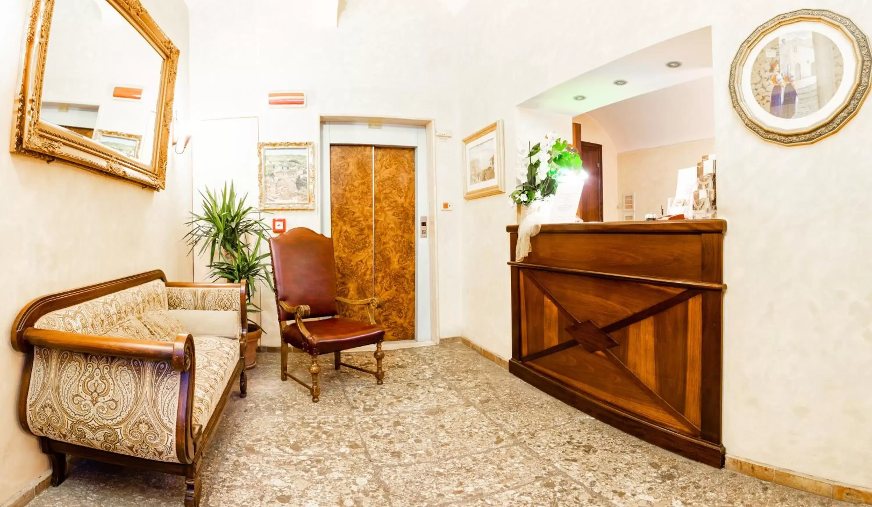 Decorative detail, Lobby/Reception in Hotel Il Cavalier D'Arpino