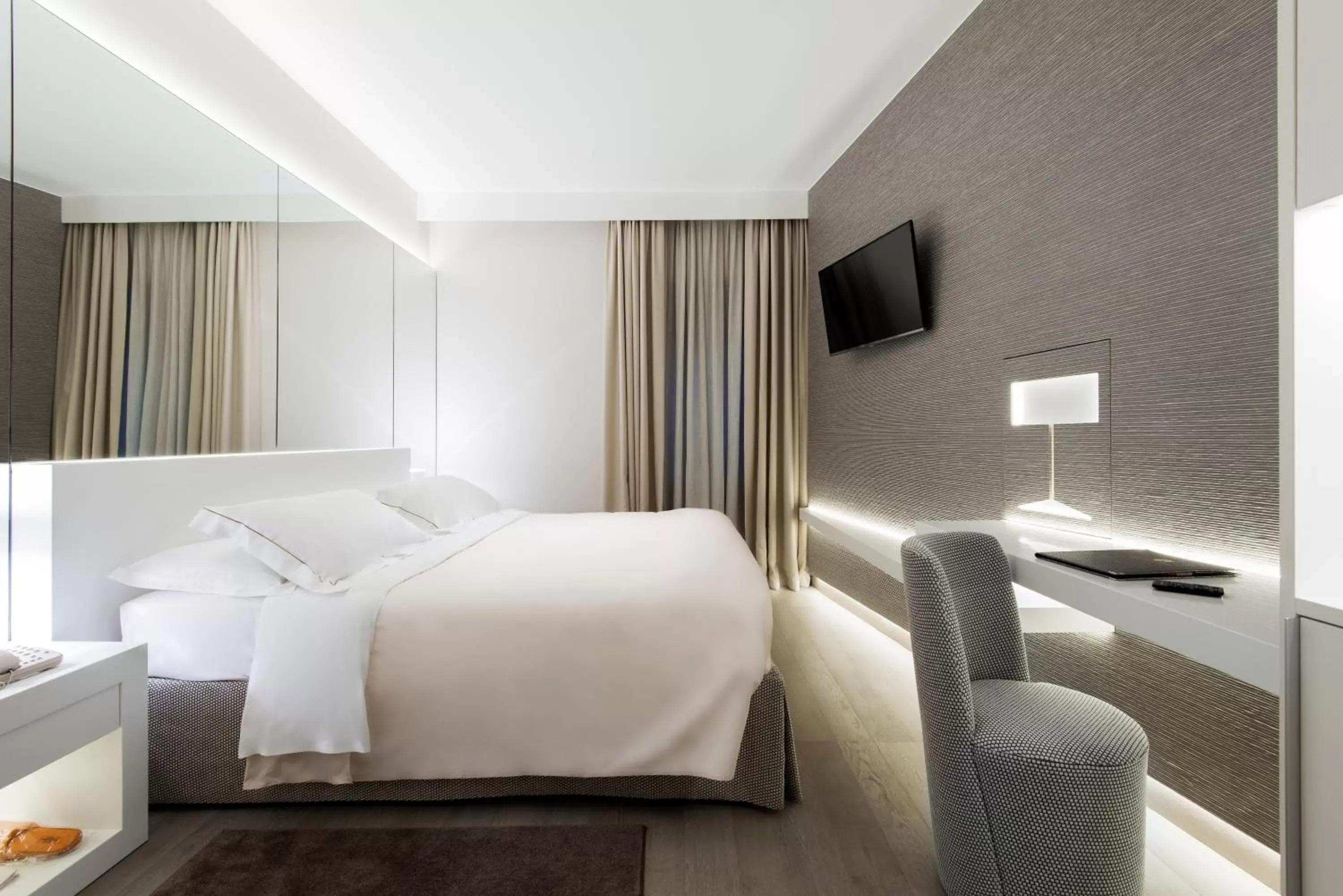 Double or Twin Room with Air Conditioning in LUGANODANTE Boutique & Lifestyle Hotel Double or Twin Room with Air Conditioning in LUGANODANTE Boutique & Lifestyle Hotel