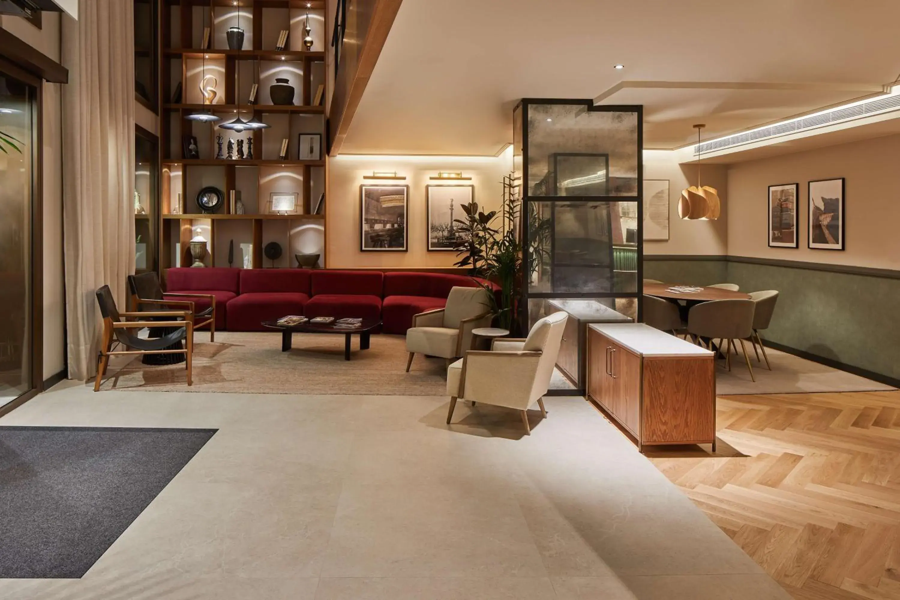 Lobby or reception, Lounge/Bar in Via Sants Hotel Barcelona, Tapestry Collection By Hilton