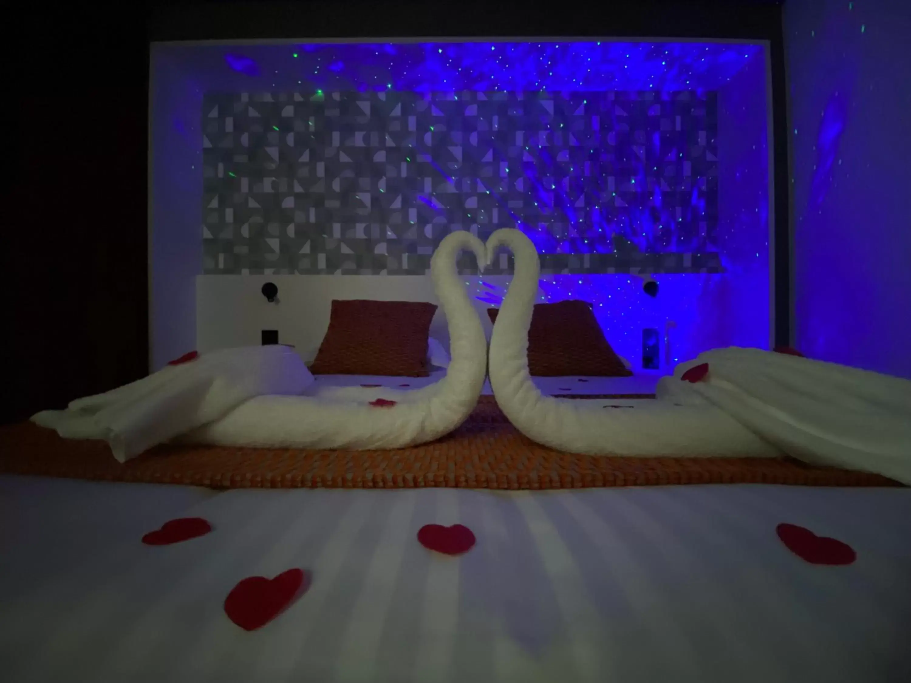 Bed in Brit Hotel Piscine & Spa - Fougères
