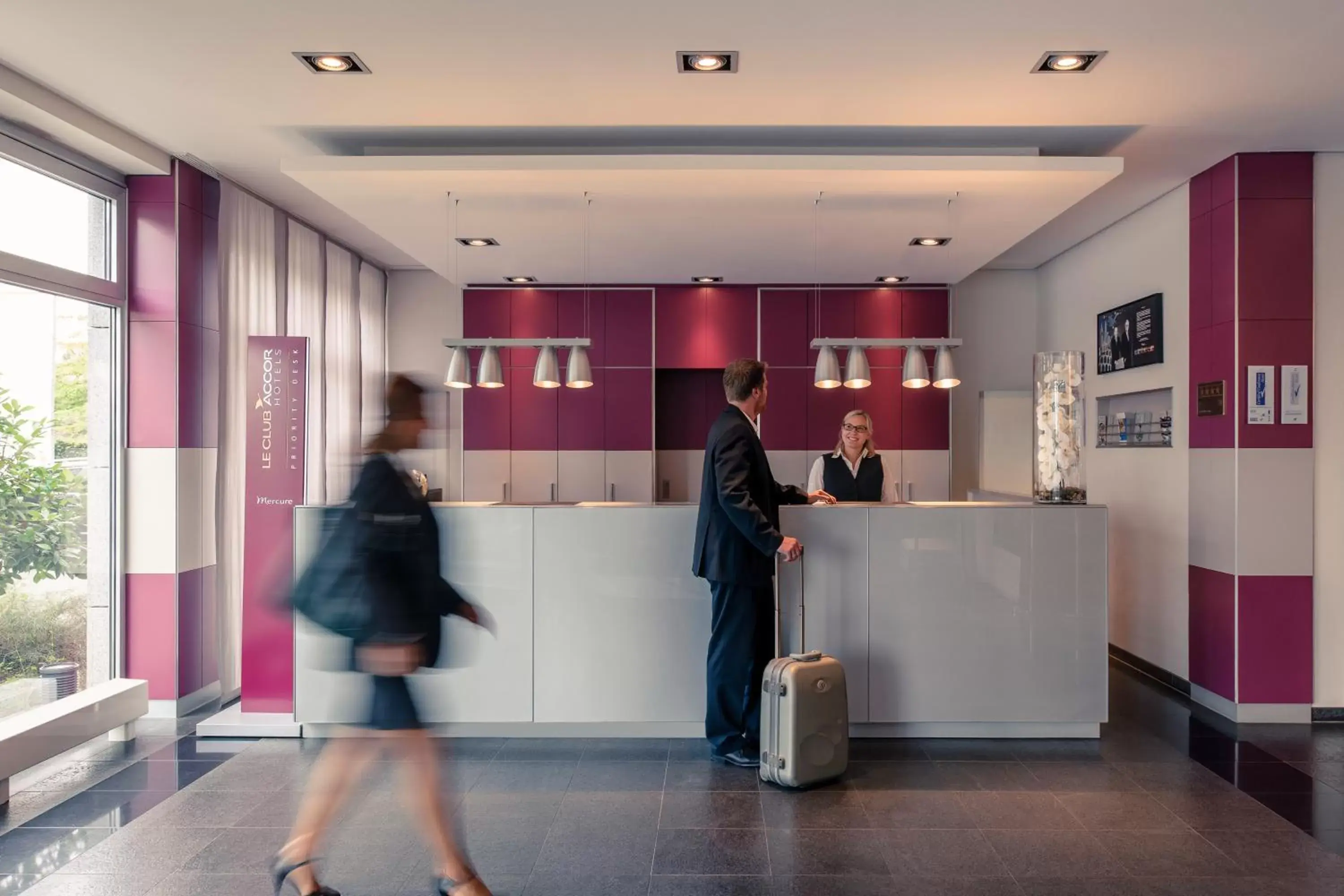 Lobby or reception in Mercure Hotel Düsseldorf City Nord