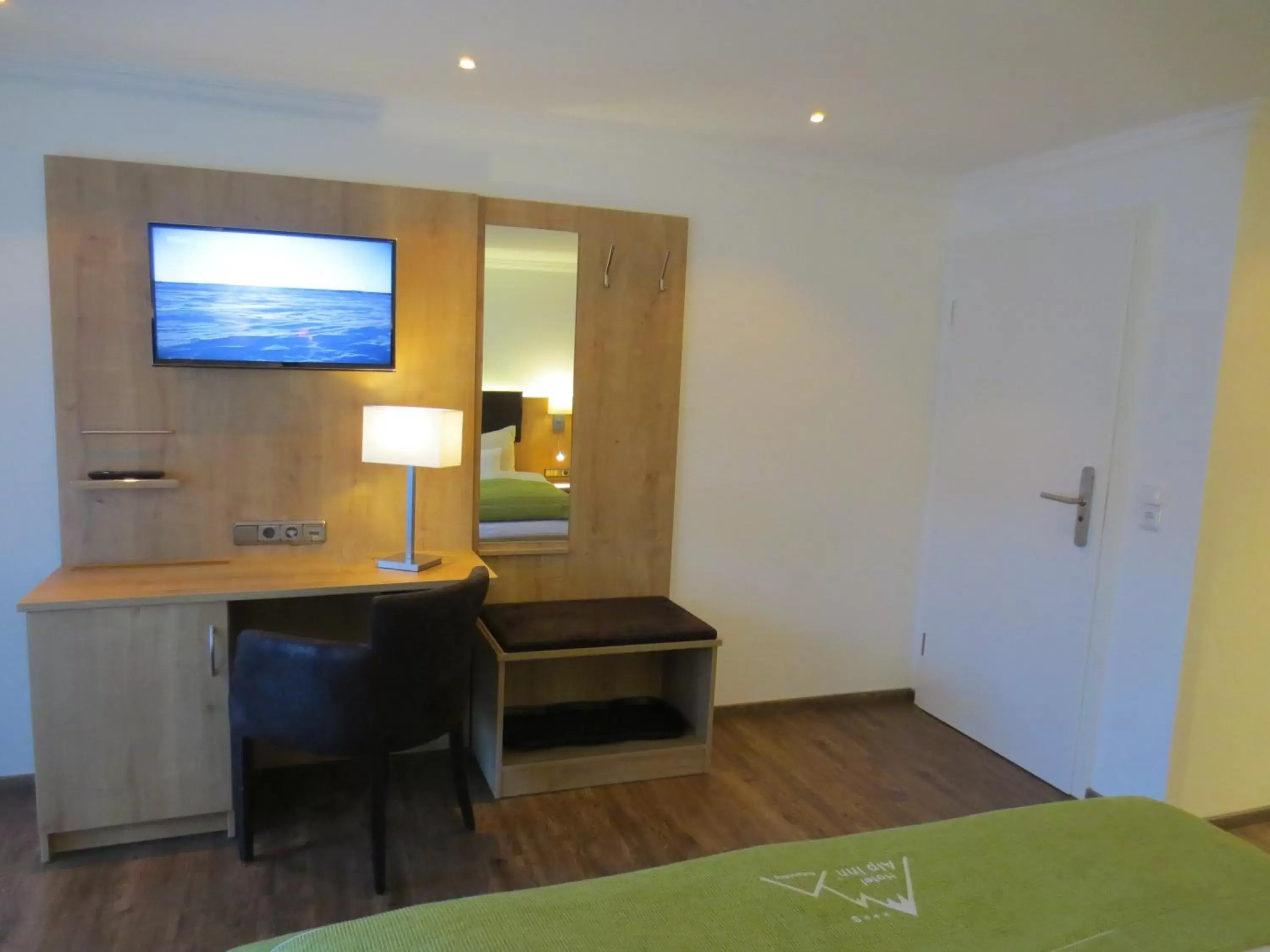TV and multimedia, Bathroom in Hotel Alp Inn