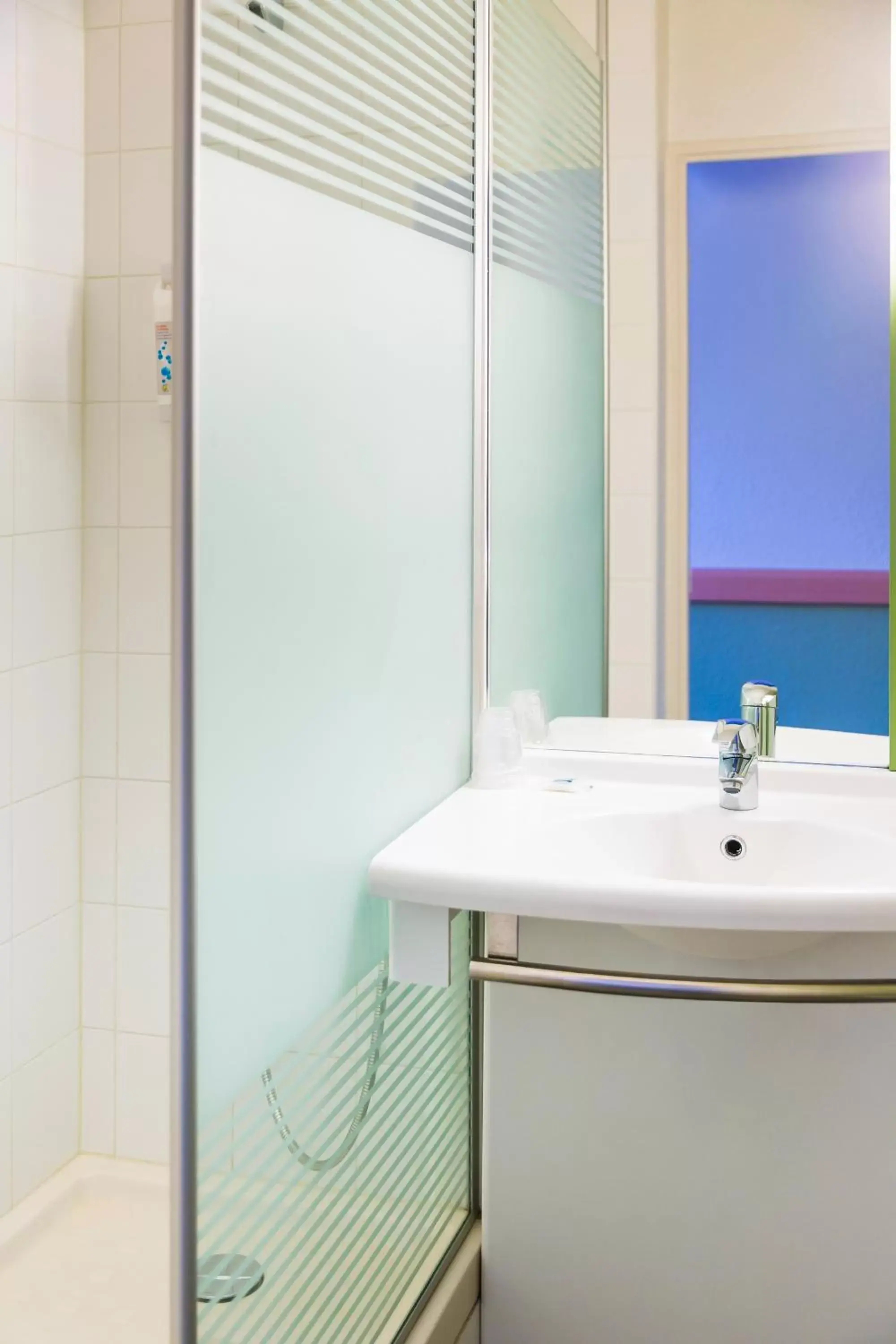 Bathroom in ibis budget Toulouse Colomiers