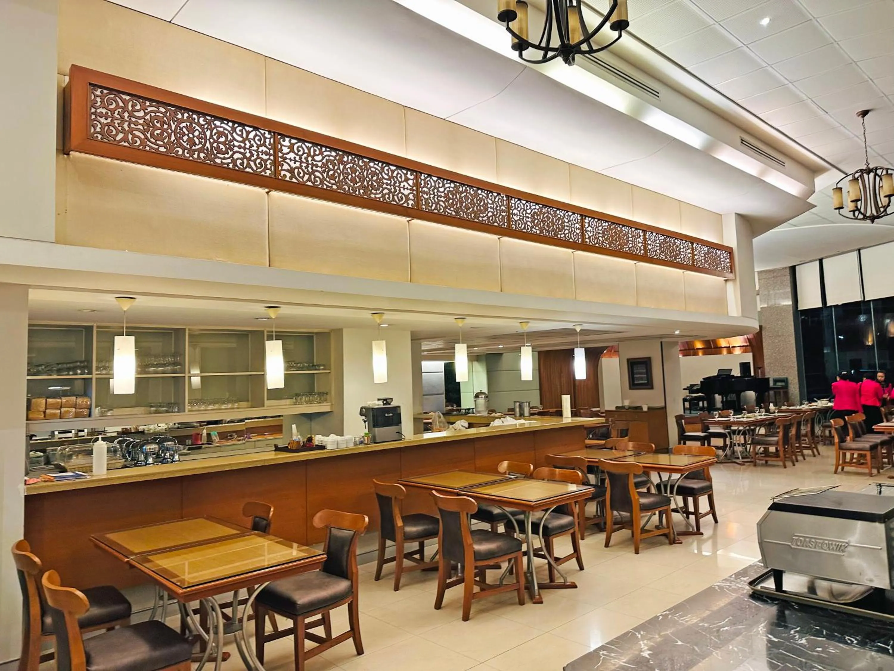 Restaurant/places to eat in Lanna Palace 2004