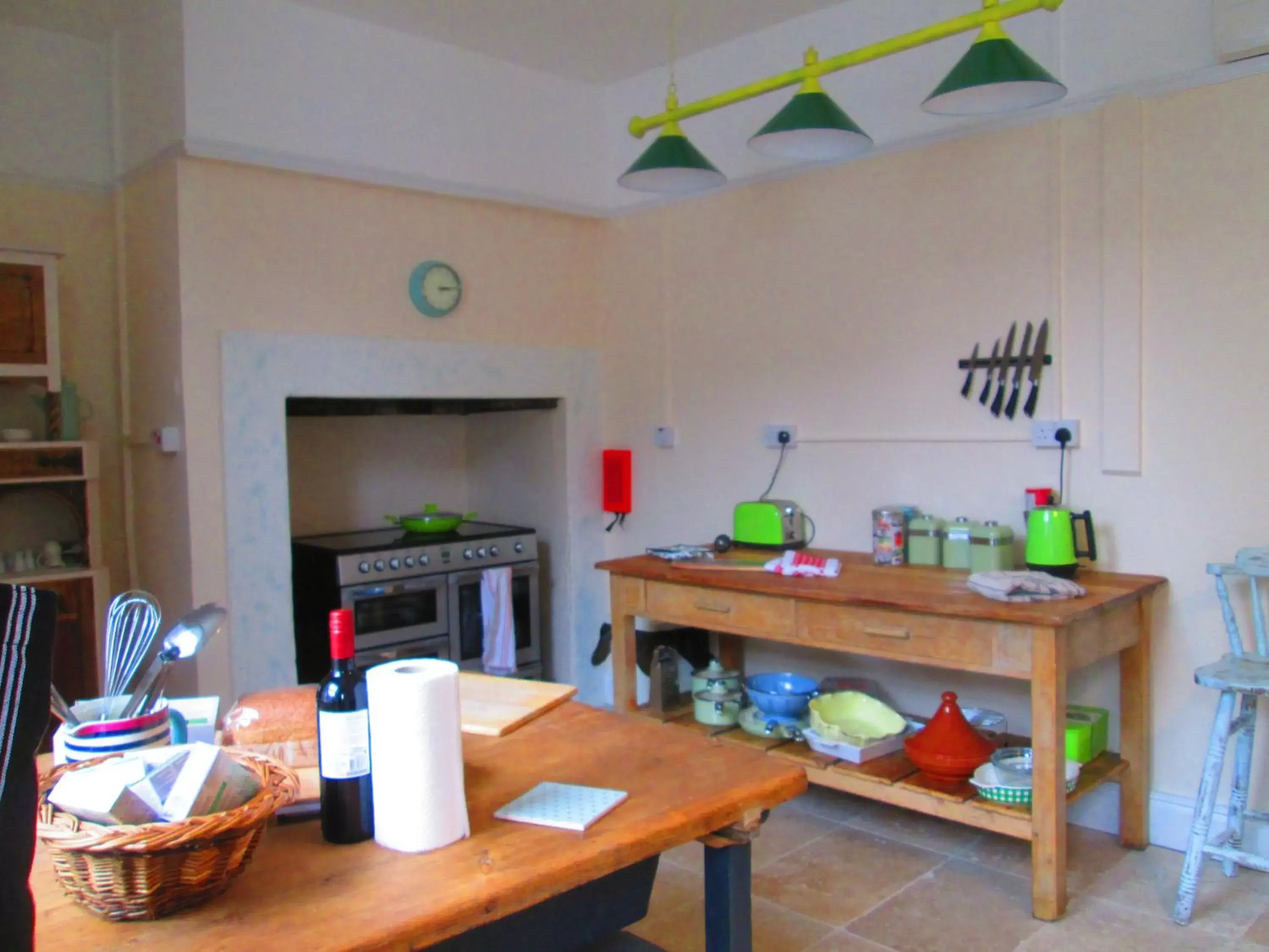 Kitchen or kitchenette, Dining Area in Weston Manor