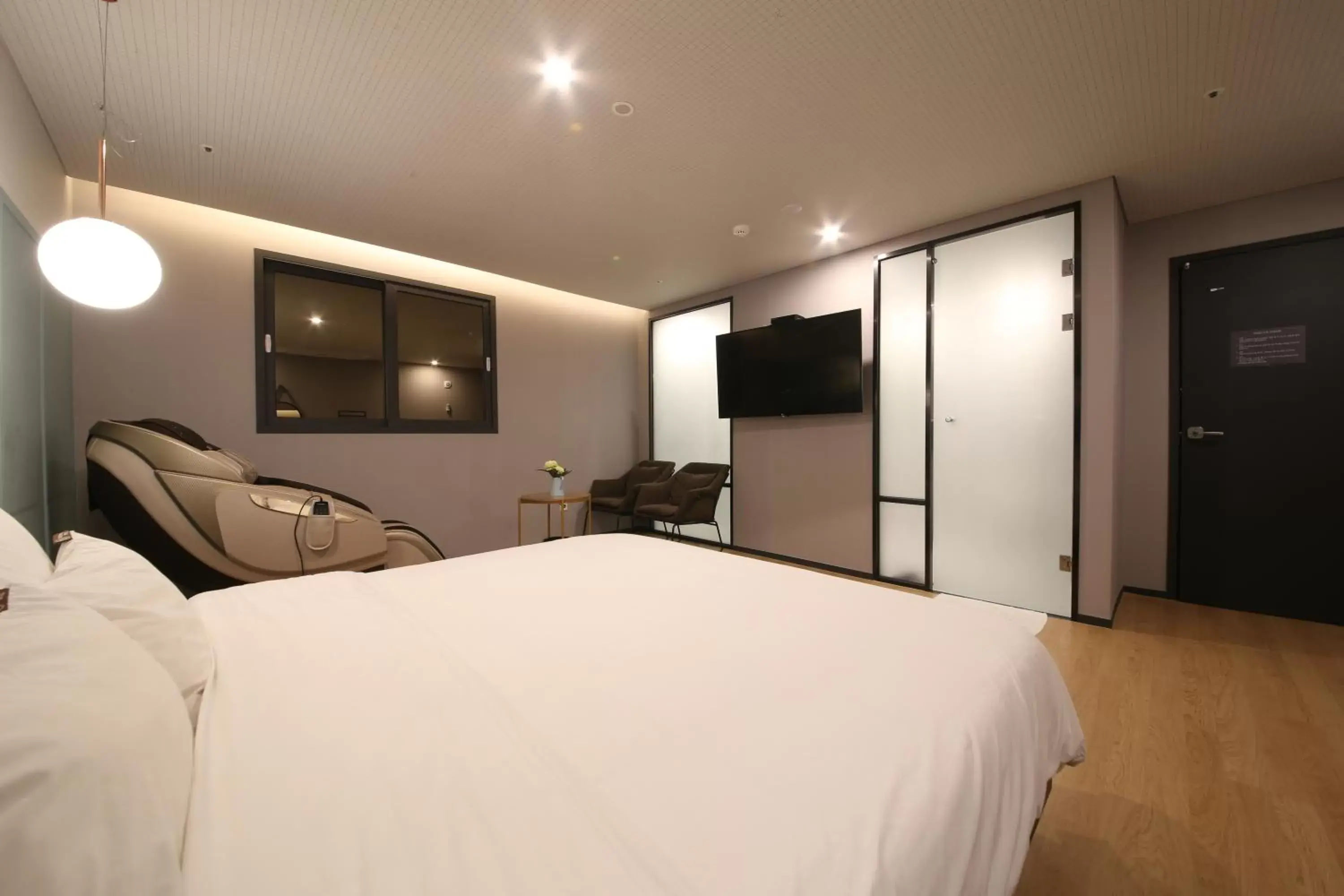 Bedroom, Bed in Seomyeon Brown-dot hotel Gold