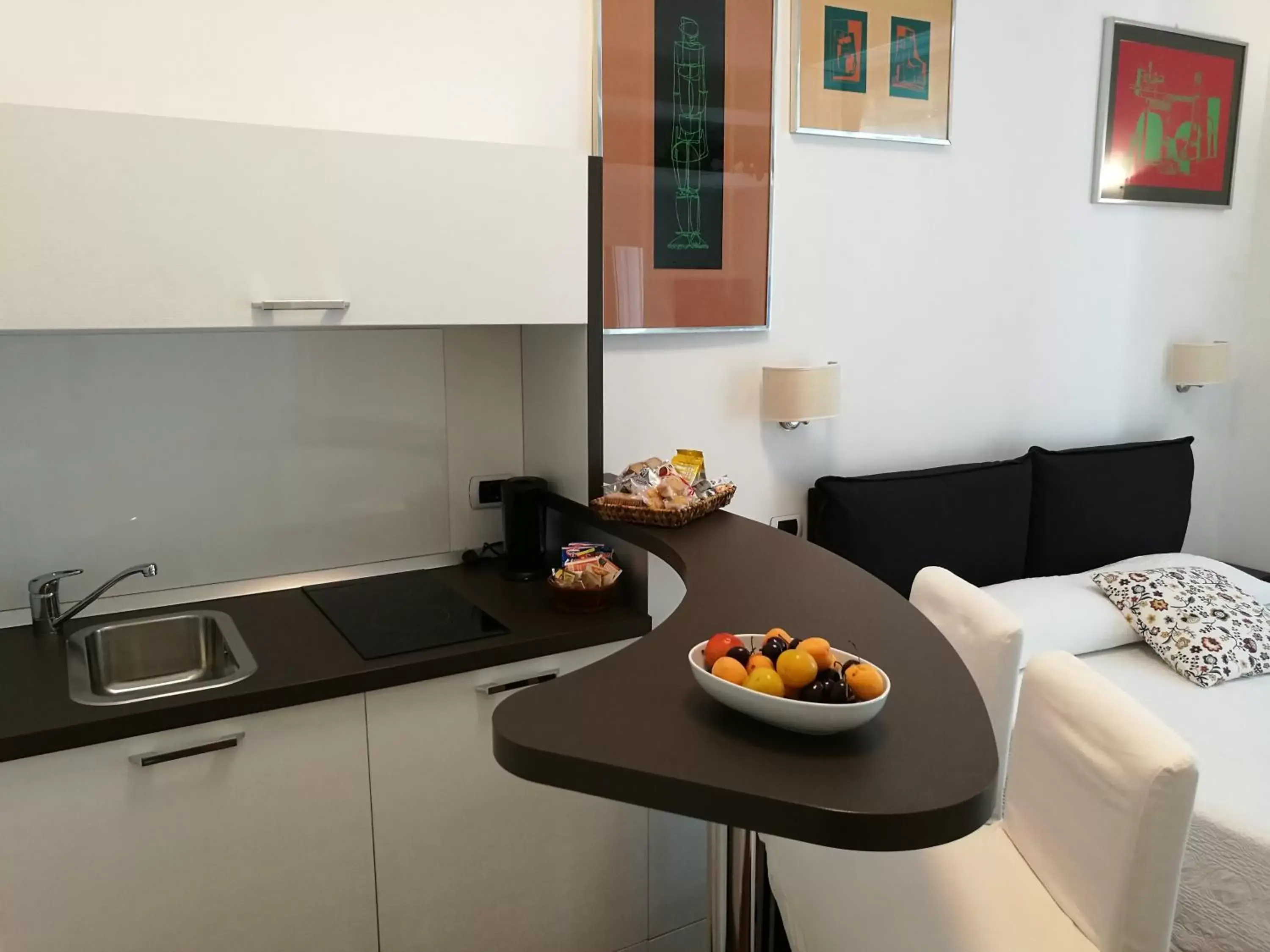 Kitchen or kitchenette in Luca Giordano 142 B&B