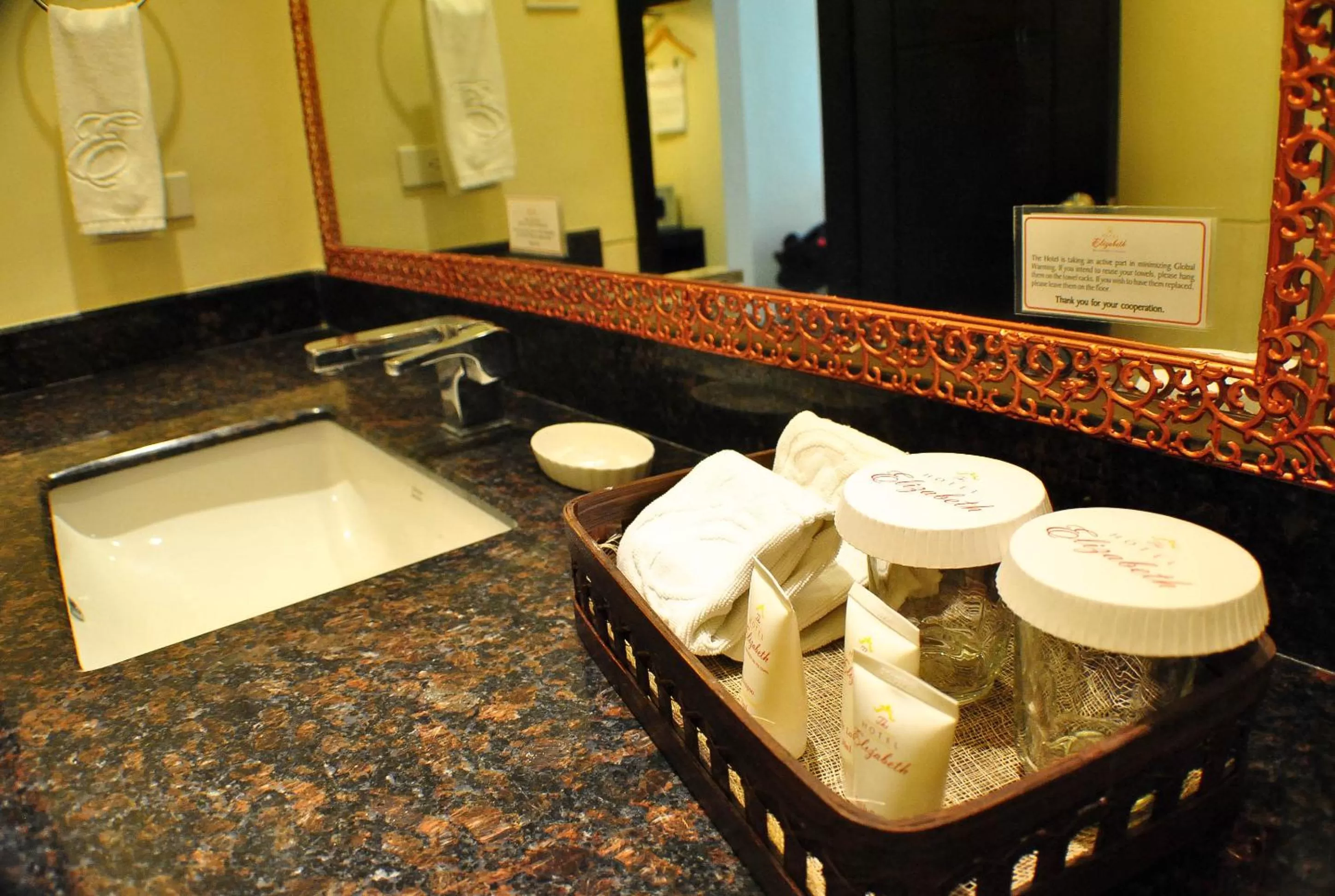 Bathroom in Hotel Elizabeth Cebu