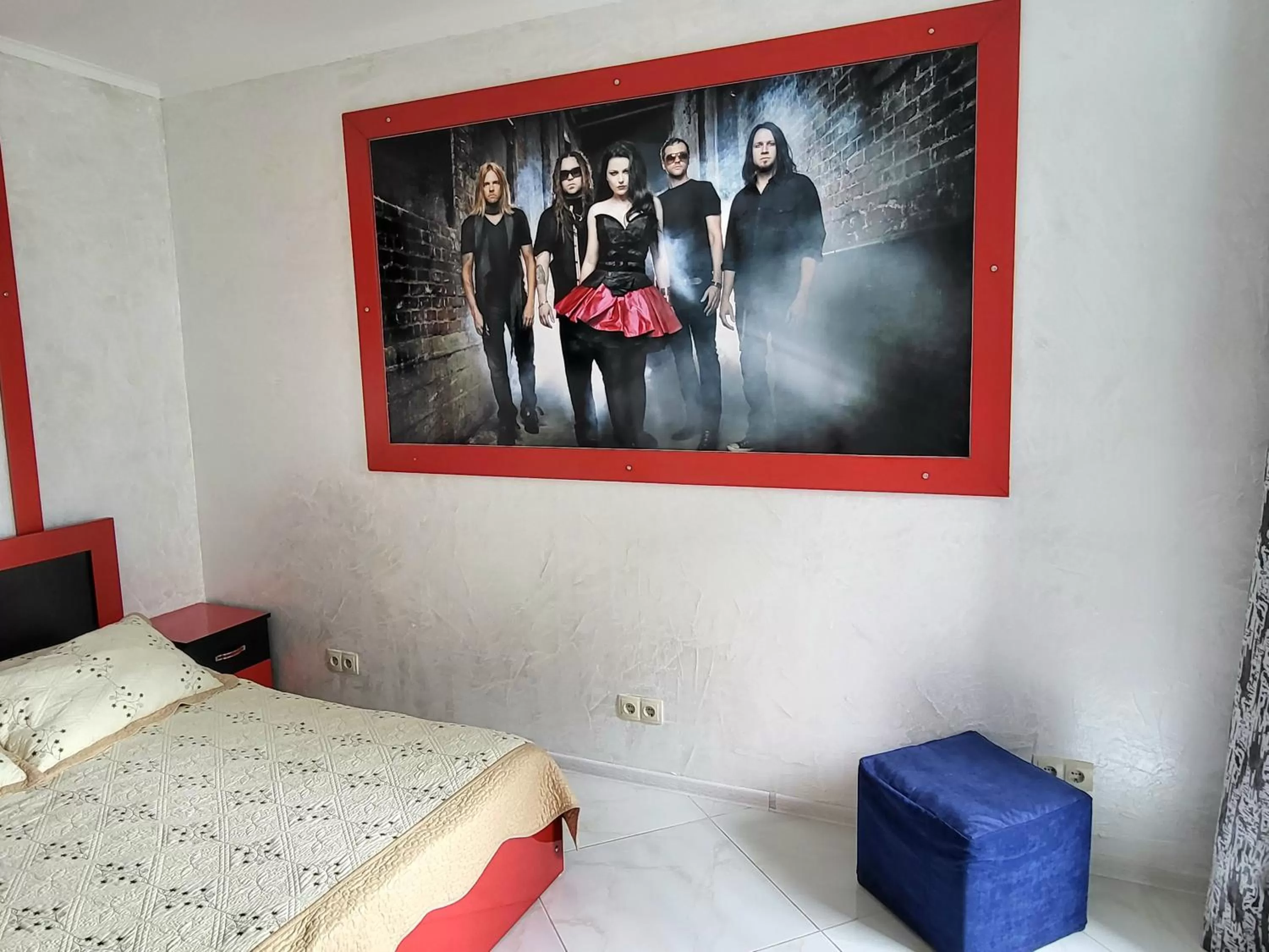 Bedroom, Bed in Rock Hotel First Line