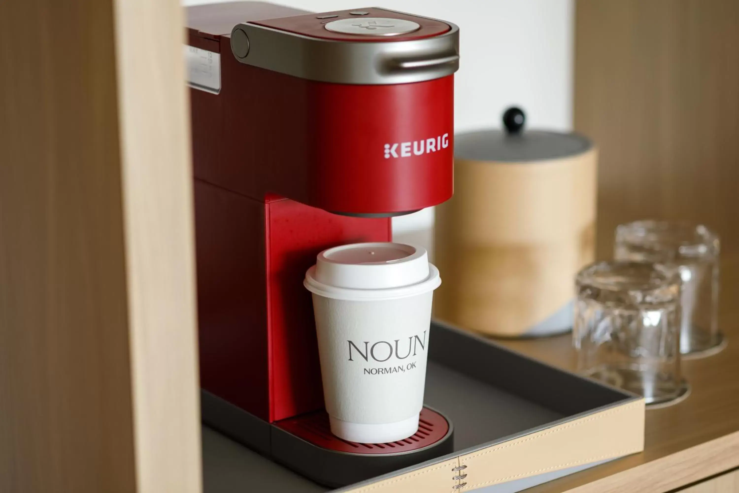 Coffee/tea facilities in Noun Hotel