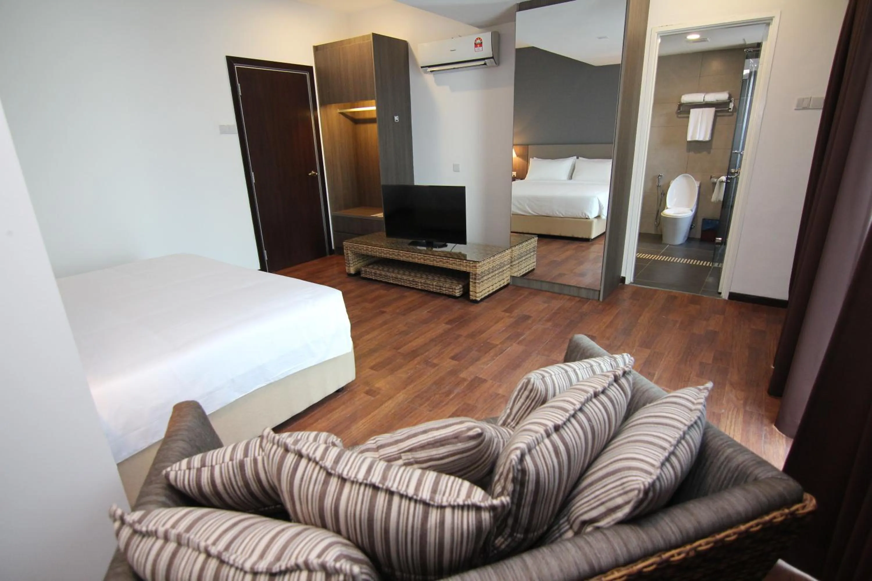 Area and facilities, Bed in Nexus Regency Suites & Hotel