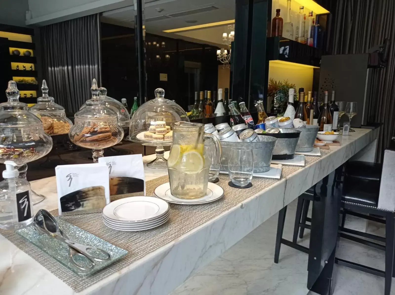 Food and drinks, Restaurant/Places to Eat in 1828 Smart Hotel Boutique