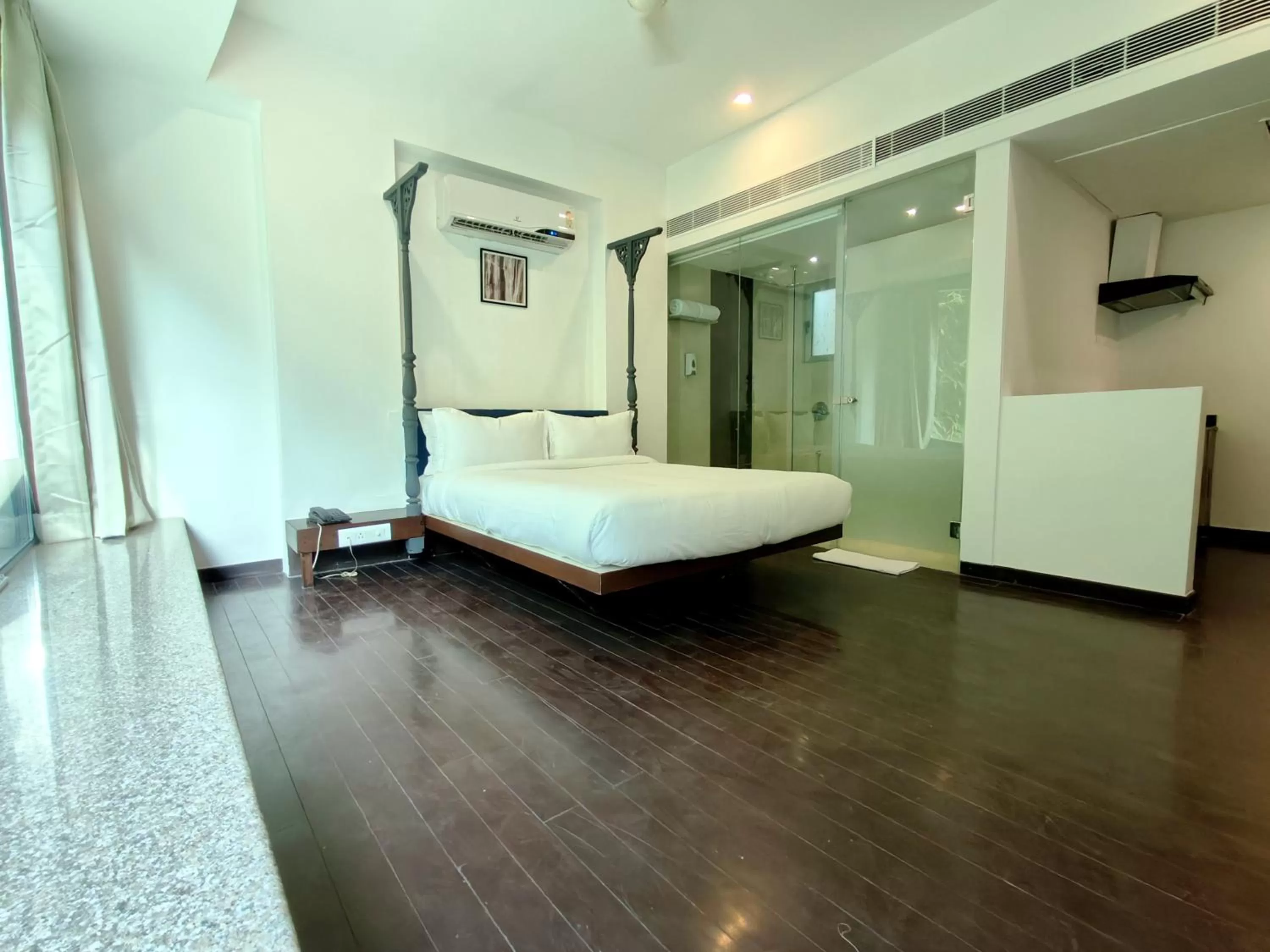 Photo of the whole room, Bed in The Sky Imperial Hotel Yahvi