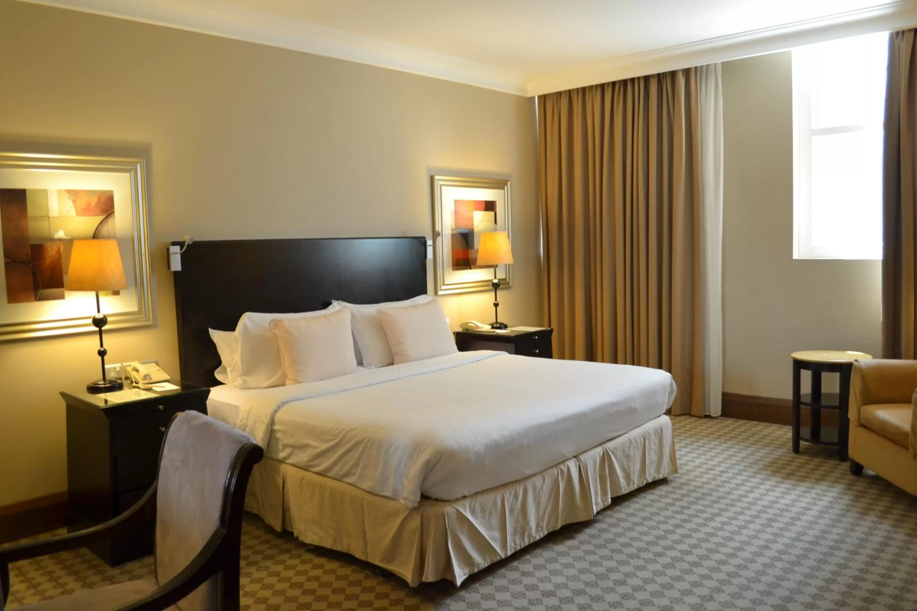 Bedroom, Bed in Sheraton Khalidiya Hotel