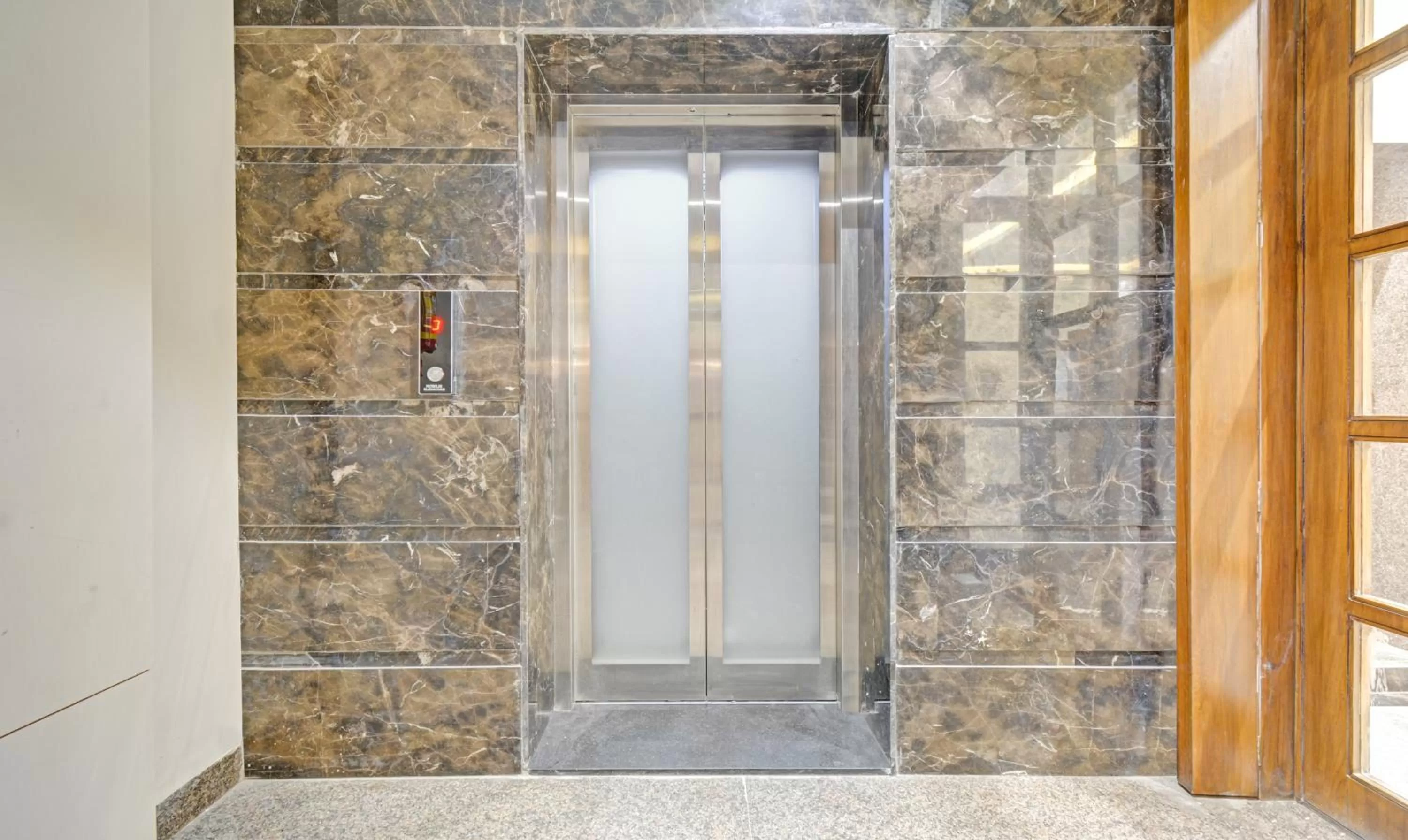 elevator in Treebo Z