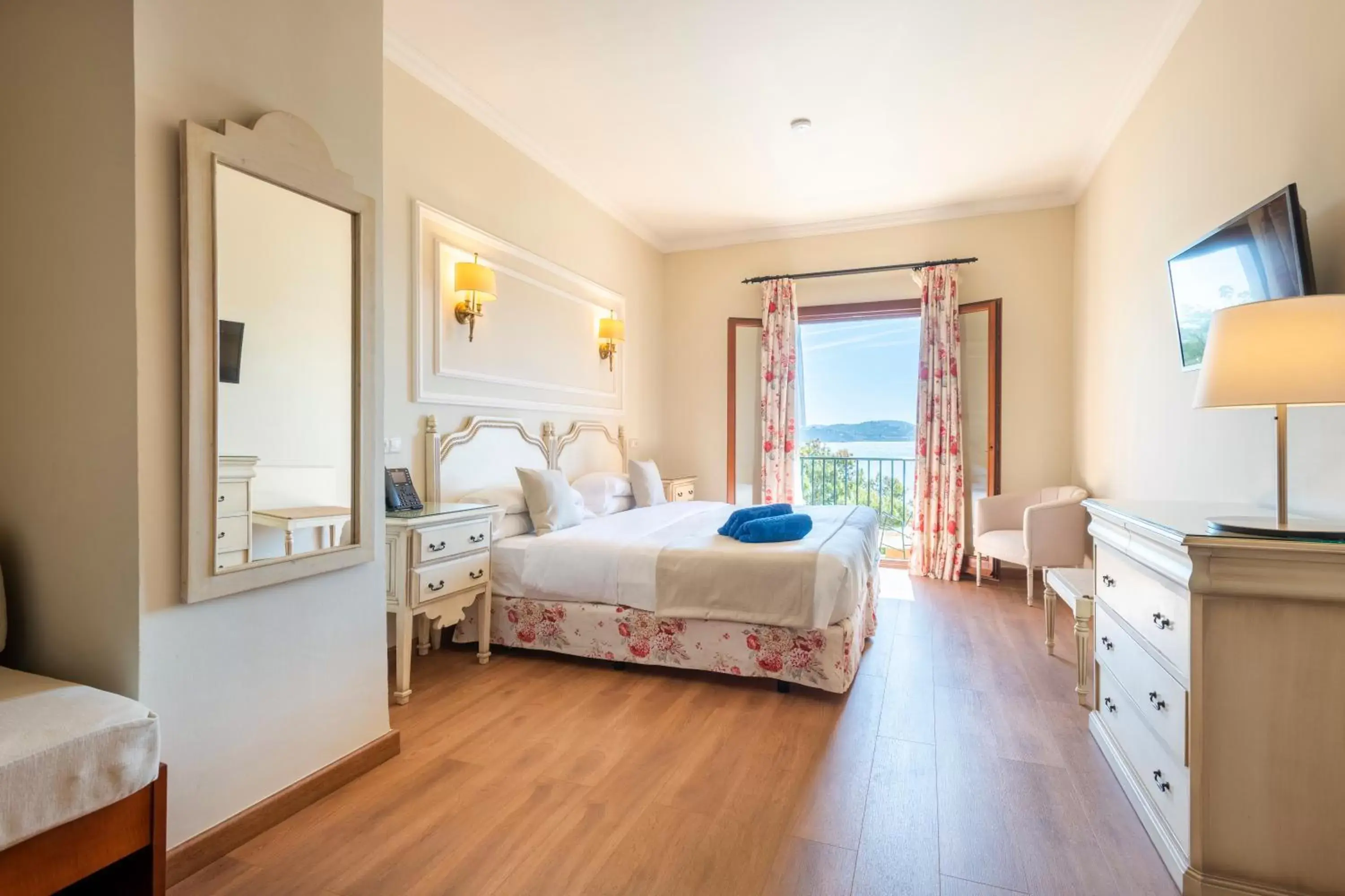 Bedroom in Hotel Cala Fornells