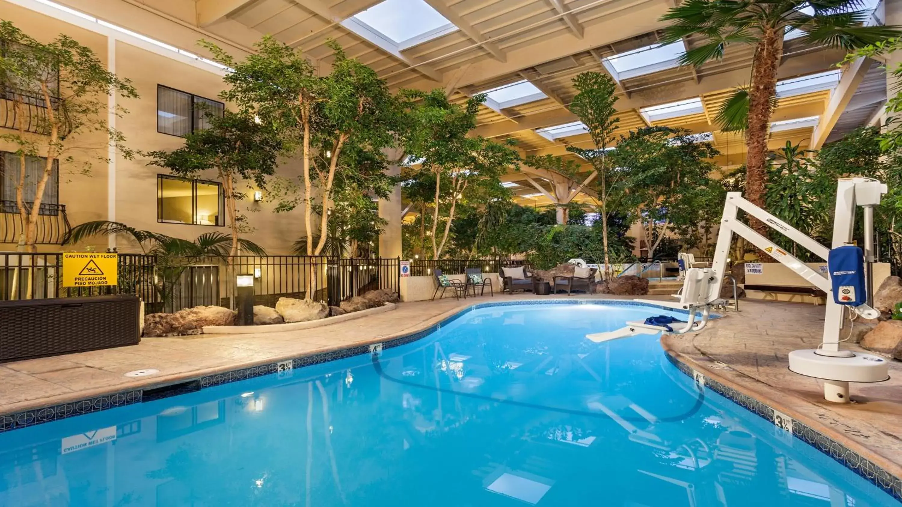 Swimming pool in Concord Plaza Hotel