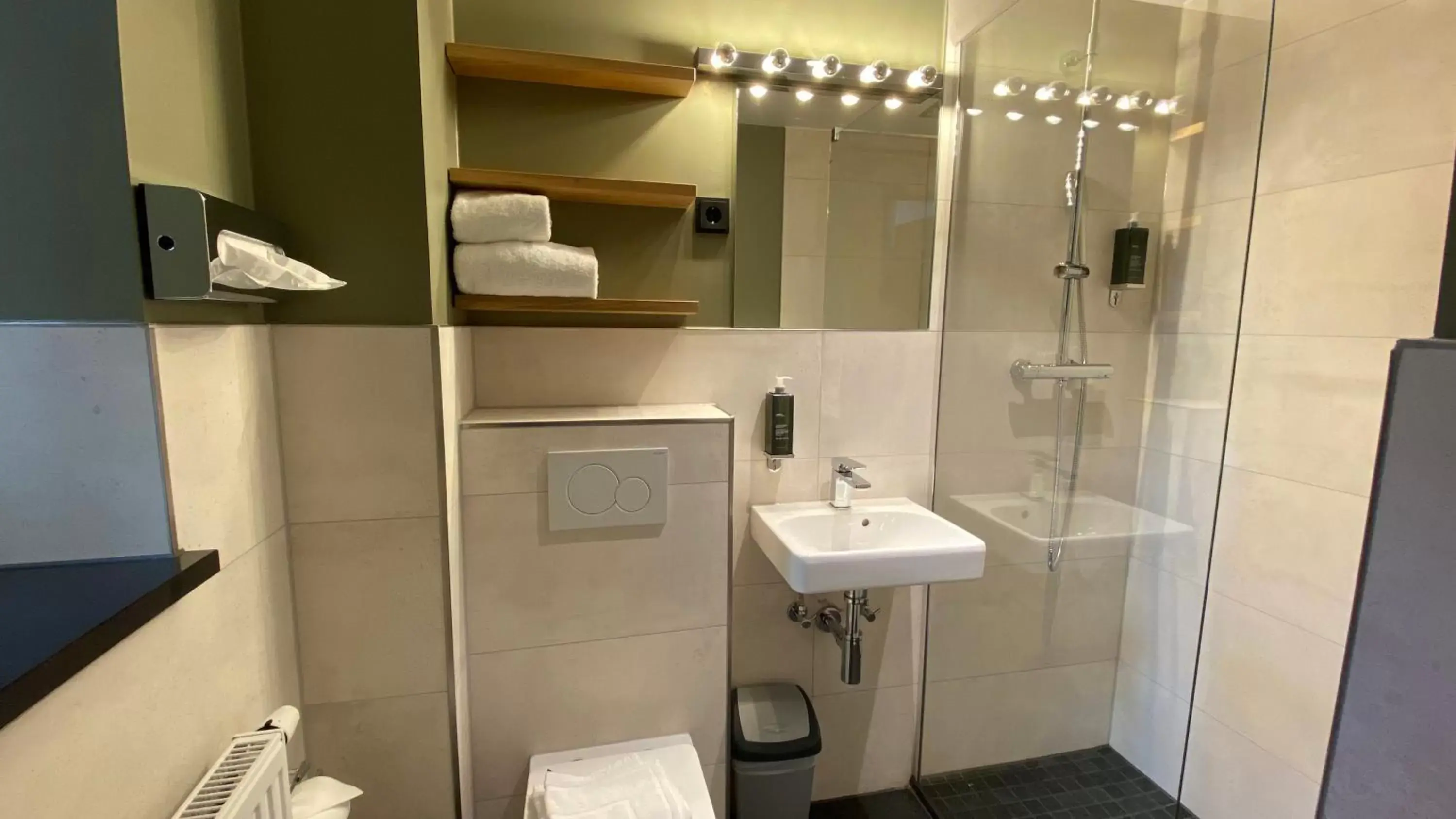 Bathroom in Munich Rooms Hotel
