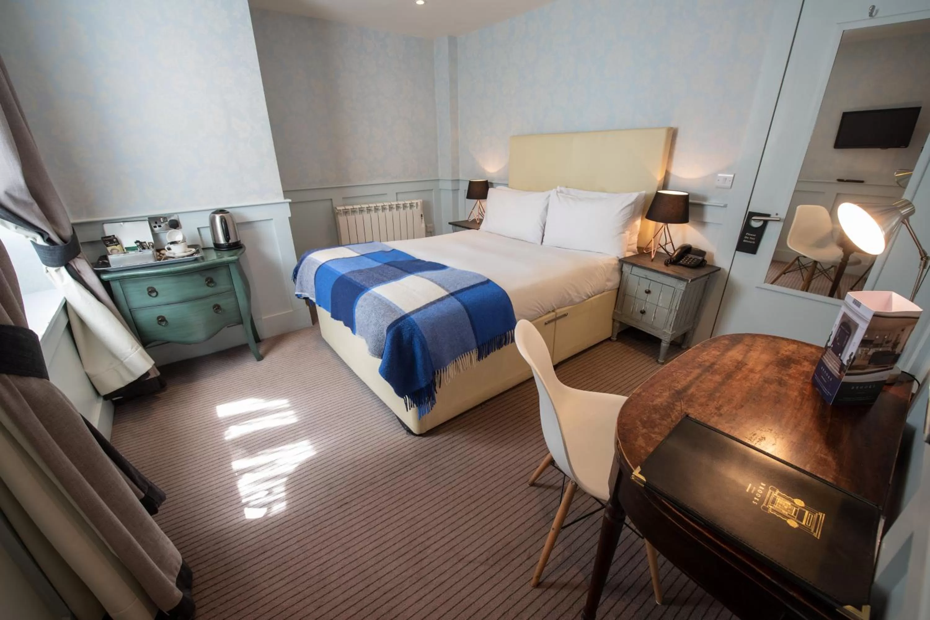 Photo of the whole room, Bed in Brooks Hotel