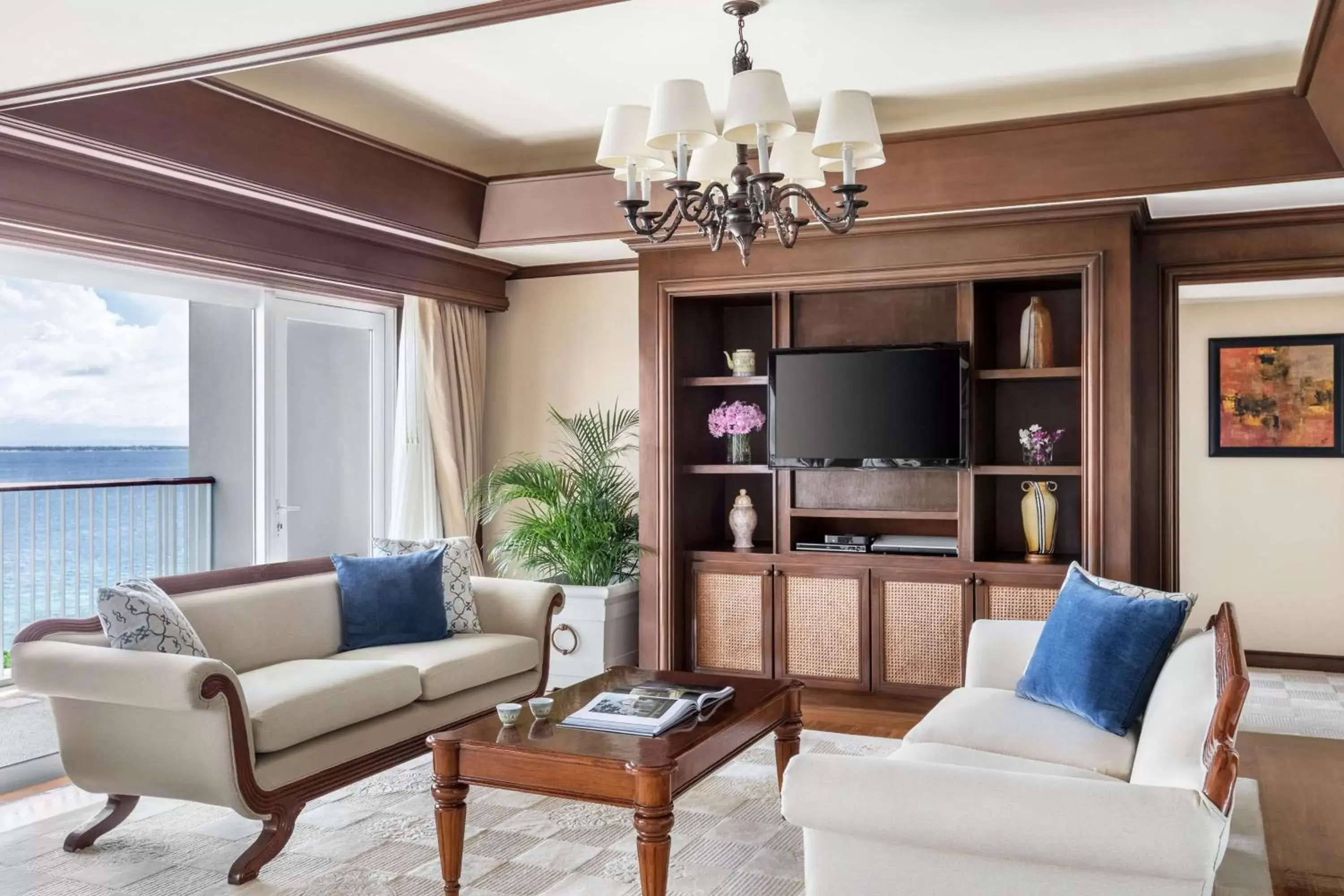 Photo of the whole room, Seating Area in Shangri-La Mactan, Cebu