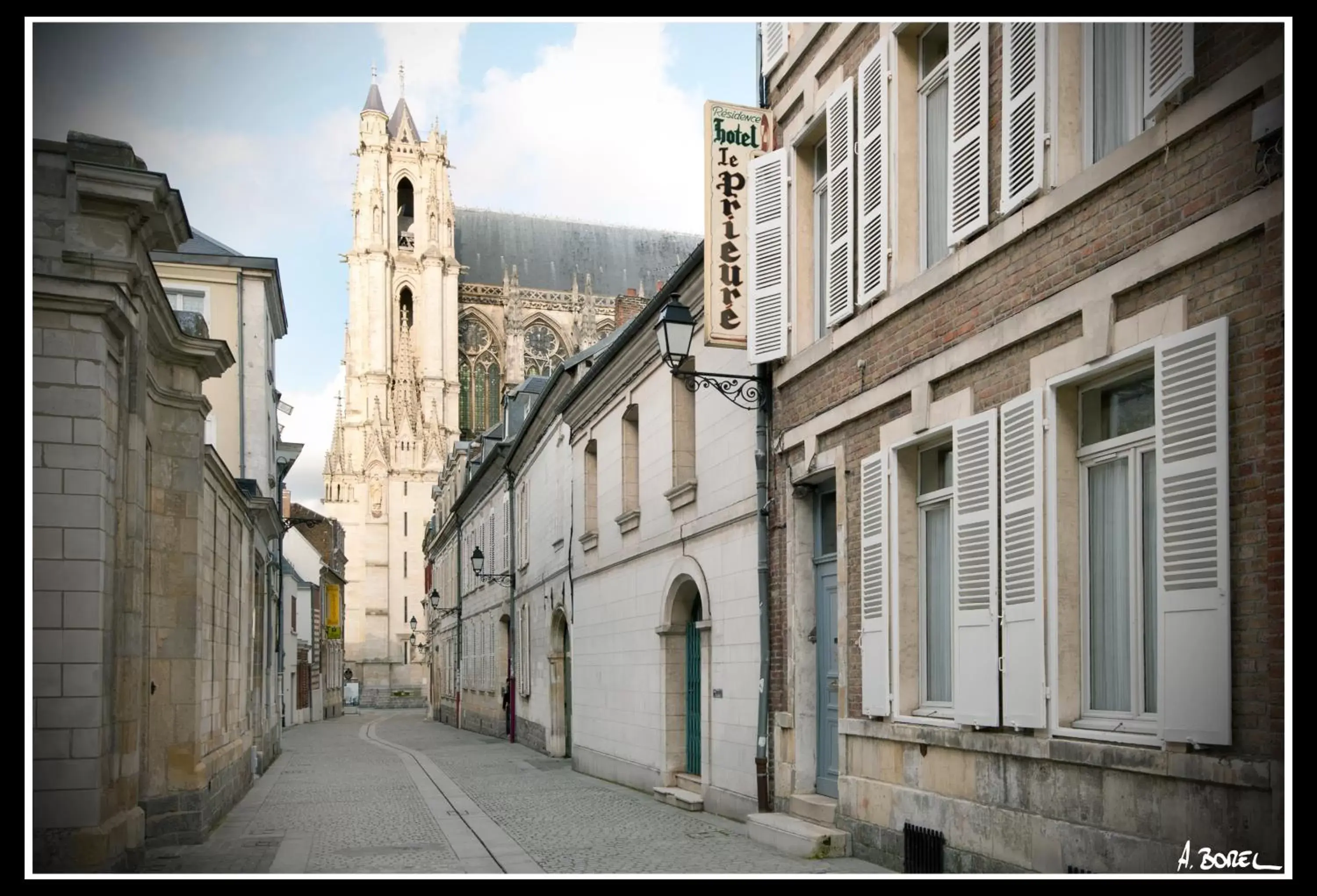 Facade/entrance, Neighborhood in Hotel Le Prieuré et La Résidence