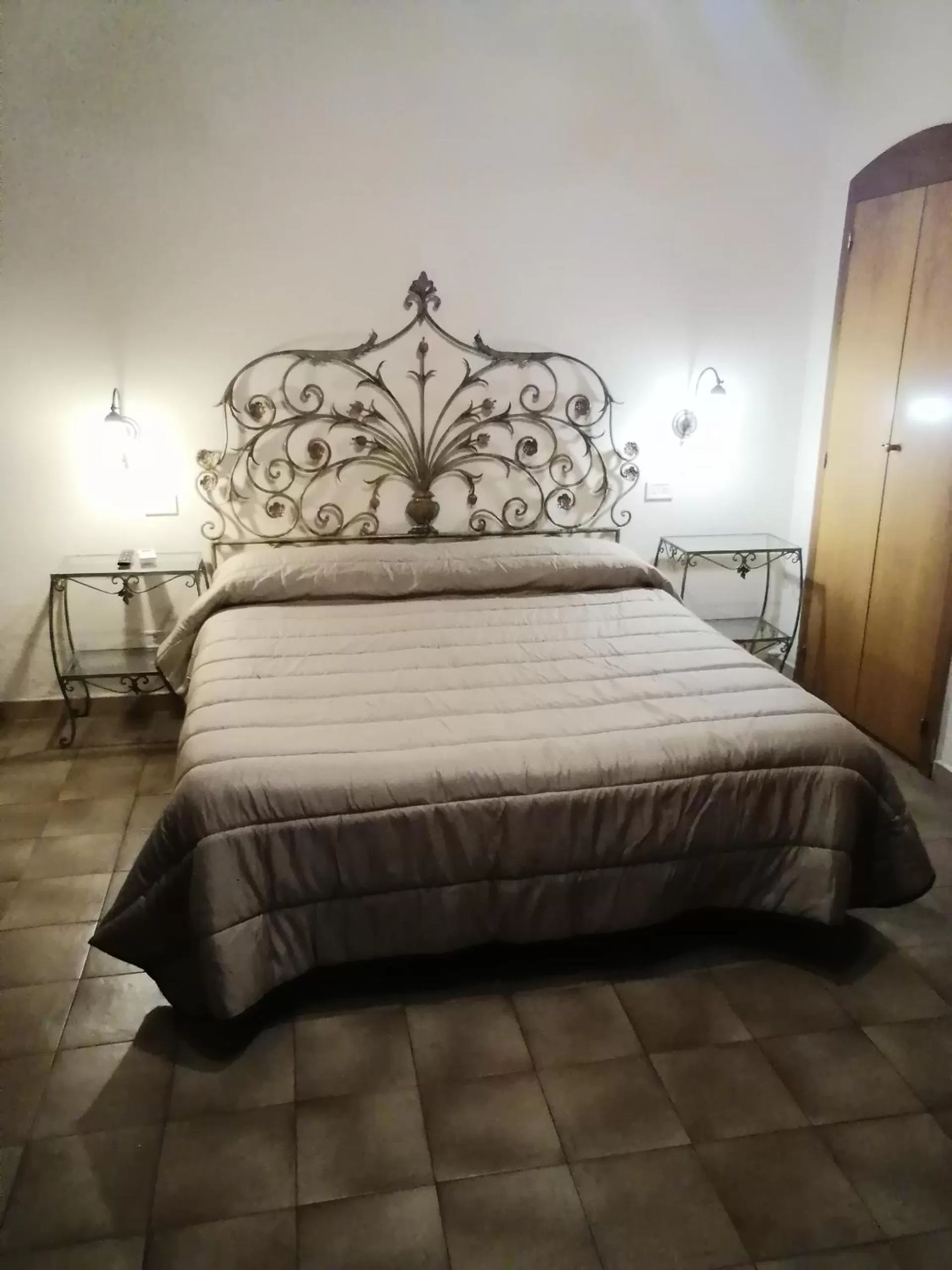 Bed in hotel de rossi