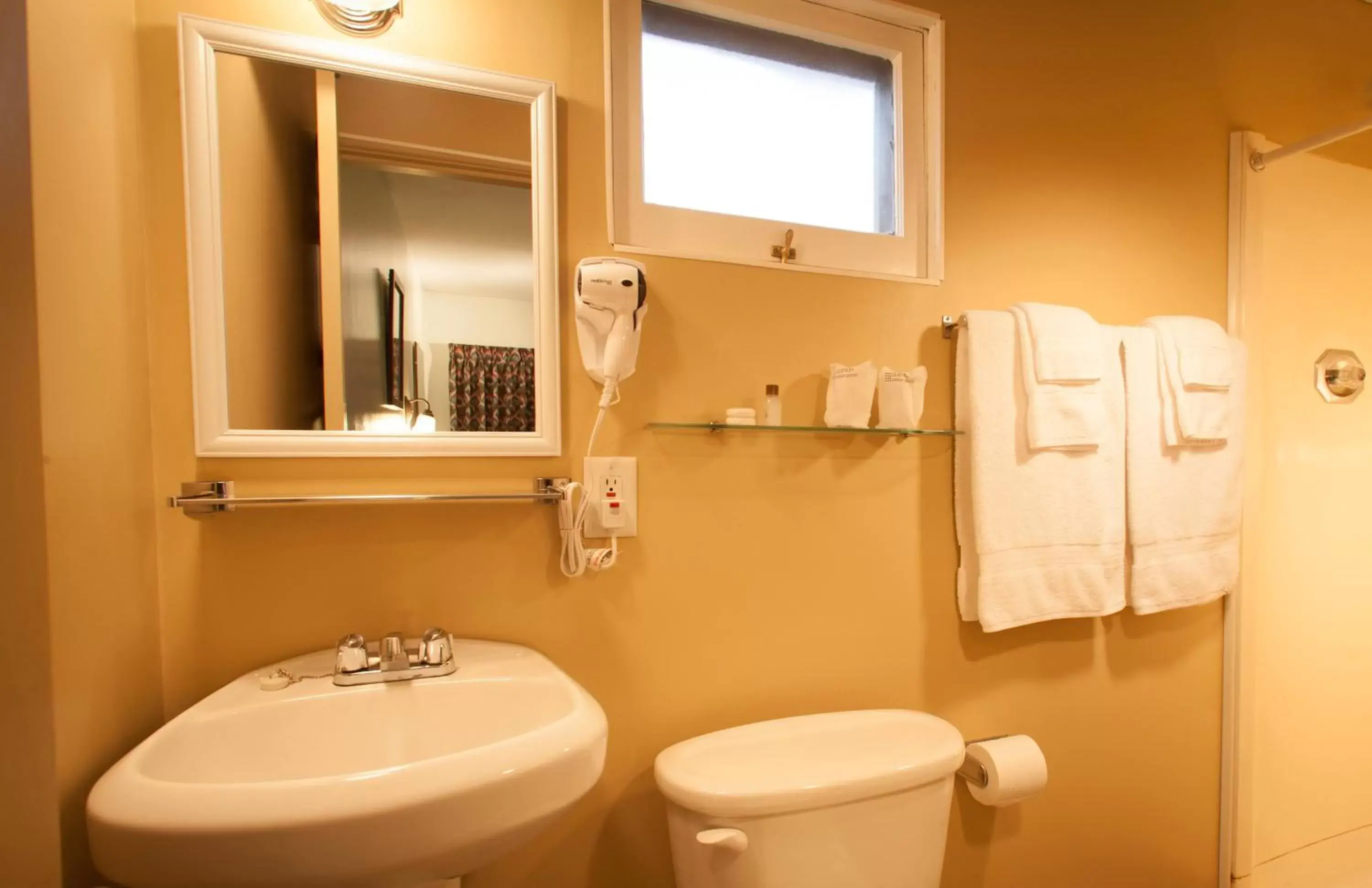 Standard Queen Room with Two Queen Beds in Walla Walla Garden Motel Standard Queen Room with Two Queen Beds in Walla Walla Garden Motel